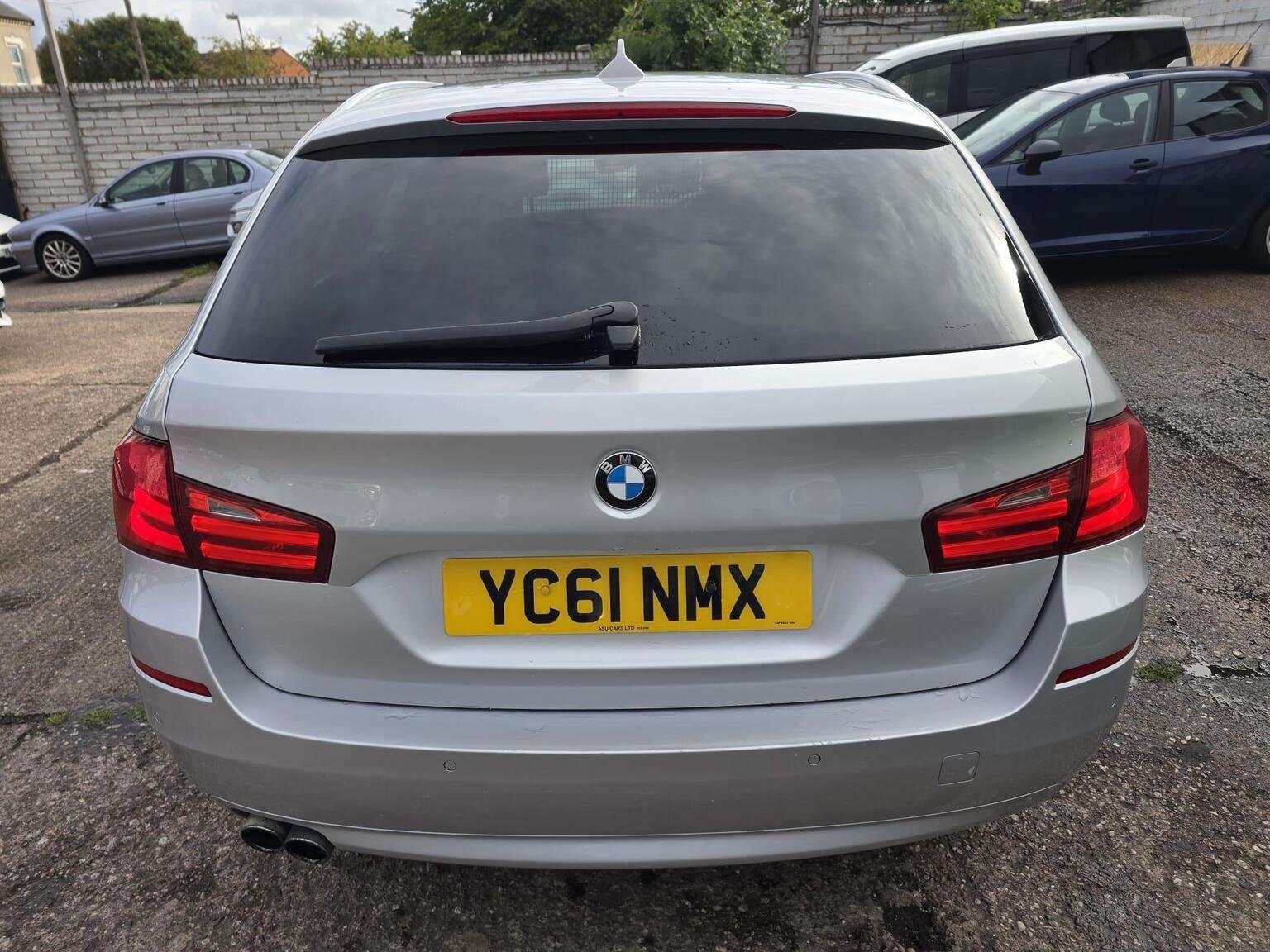 A 2011 BMW 5 SERIES 520D SE TOURING A 2011 BMW 5 SERIES 520D SE TOURING