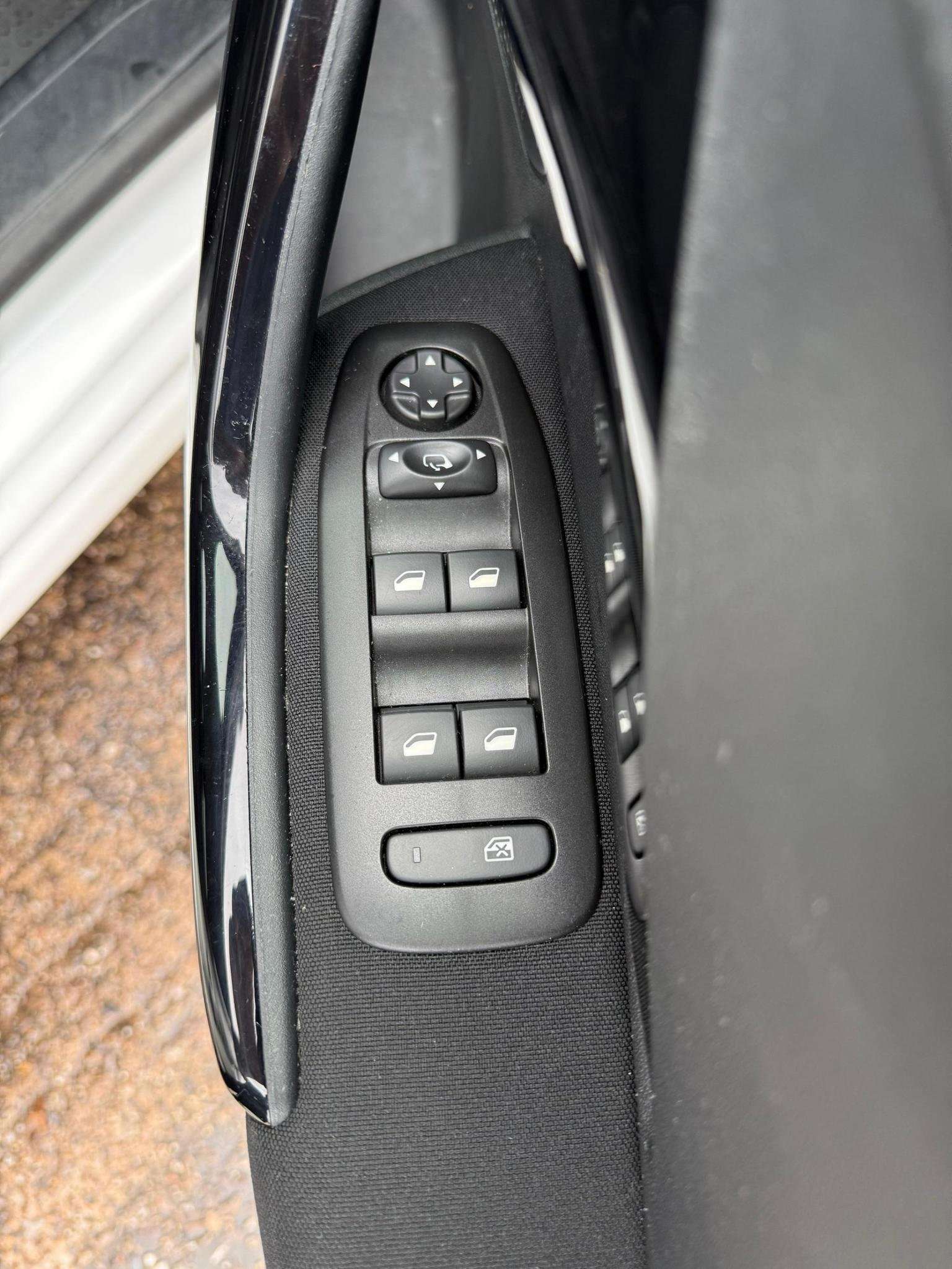 2019 PEUGEOT 208 2019 PEUGEOT 208