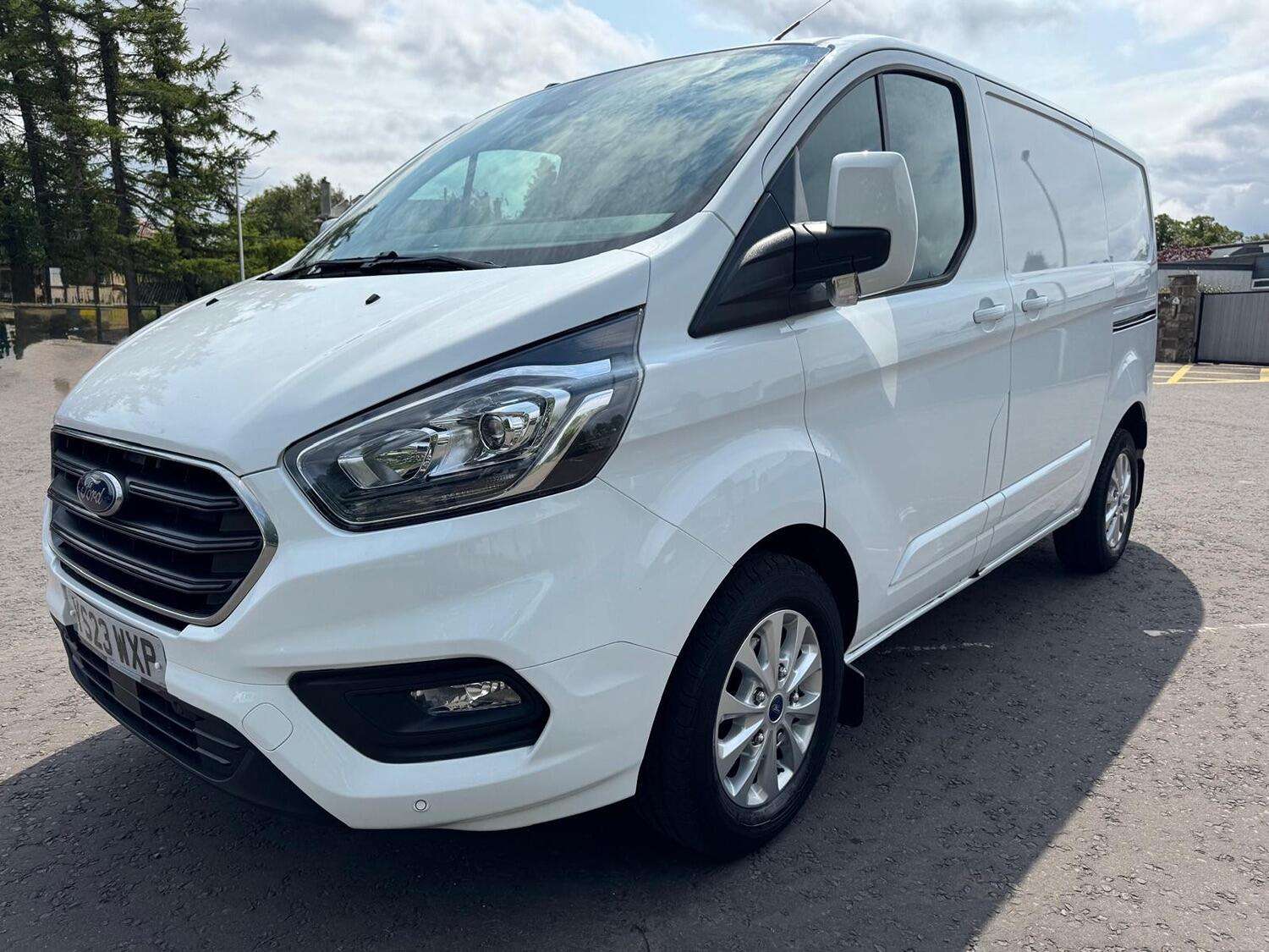 A 2023 FORD TRANSIT CUSTOM 2.0 Transit Custom Limited Van 300 L1 2.0L EcoBlue 130PS FWD 6 Speed Manual A 2023 FORD TRANSIT CUSTOM 2.0 Transit Custom Limited Van 300 L1 2.0L EcoBlue 130PS FWD 6 Speed Manual