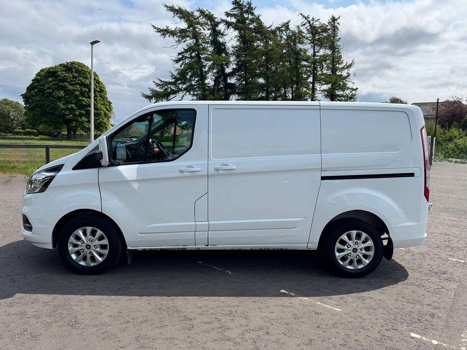 A 2023 FORD TRANSIT CUSTOM 2.0 Transit Custom Limited Van 300 L1 2.0L EcoBlue 130PS FWD 6 Speed Manual A 2023 FORD TRANSIT CUSTOM 2.0 Transit Custom Limited Van 300 L1 2.0L EcoBlue 130PS FWD 6 Speed Manual