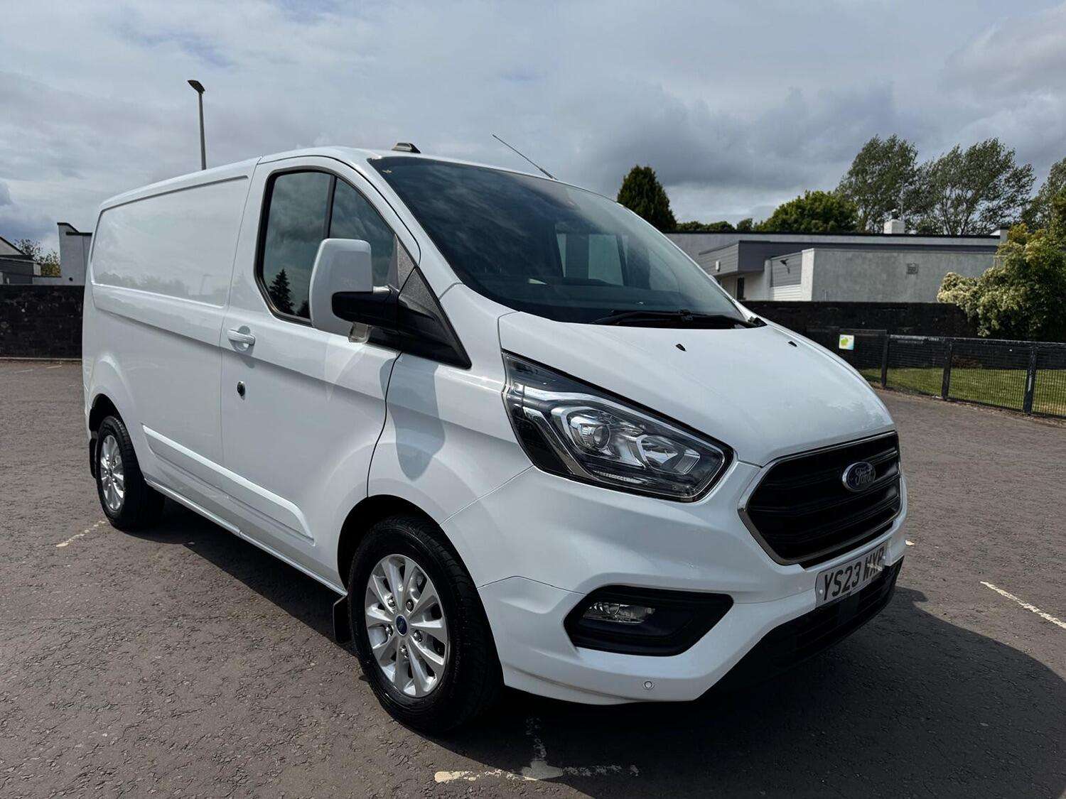 A 2023 FORD TRANSIT CUSTOM 2.0 Transit Custom Limited Van 300 L1 2.0L EcoBlue 130PS FWD 6 Speed Manual A 2023 FORD TRANSIT CUSTOM 2.0 Transit Custom Limited Van 300 L1 2.0L EcoBlue 130PS FWD 6 Speed Manual