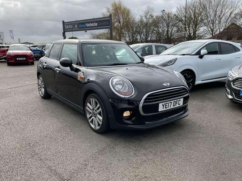 A 2017 MINI HATCH 1.5 Cooper Seven Euro 6 (s/s) 5dr A 2017 MINI HATCH 1.5 Cooper Seven Euro 6 (s/s) 5dr