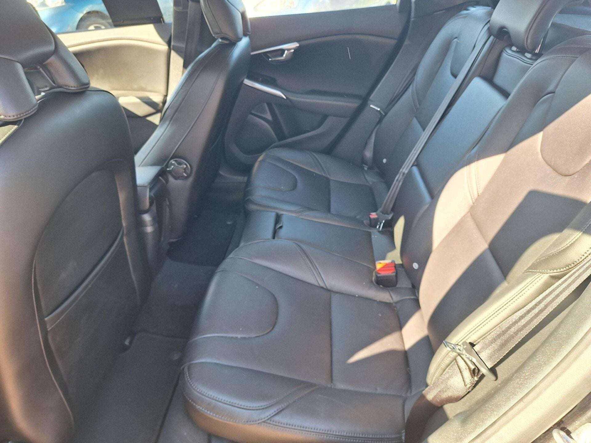 2018 VOLVO V40 2018 VOLVO V40
