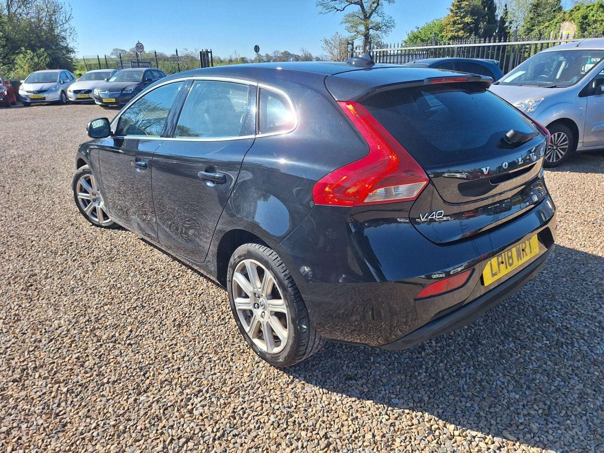2018 VOLVO V40 2018 VOLVO V40