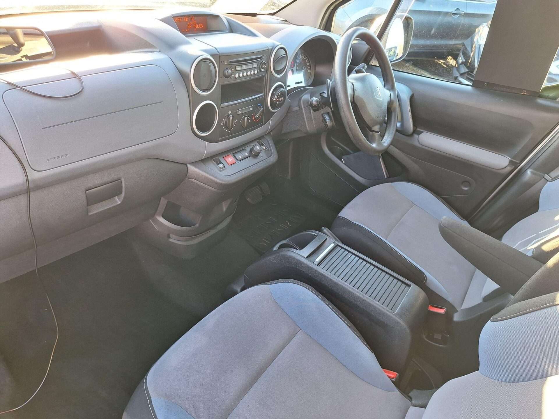 A 2013 PEUGEOT PARTNER TEPEE 1.6 HDi Tepee S EGC (s/s) 5dr A 2013 PEUGEOT PARTNER TEPEE 1.6 HDi Tepee S EGC (s/s) 5dr