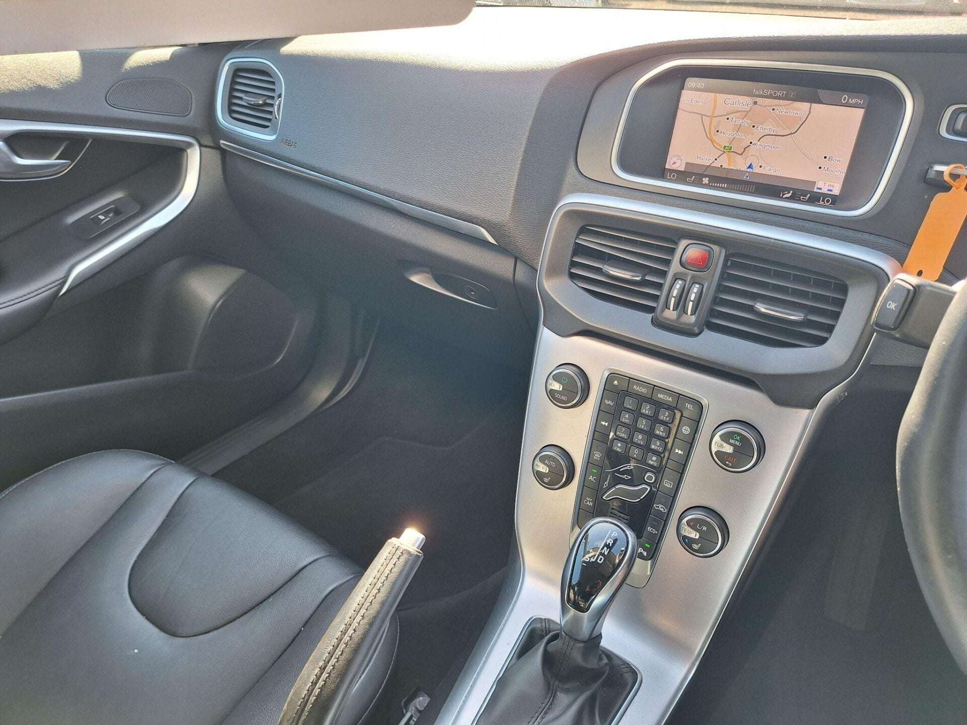 2018 VOLVO V40 2018 VOLVO V40