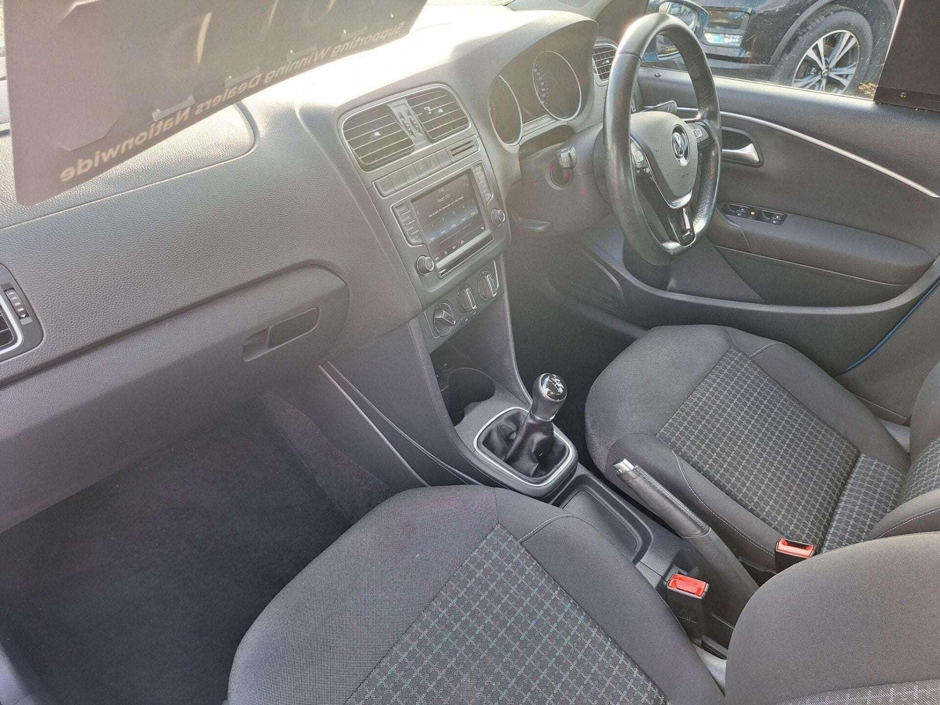 A 2015 VOLKSWAGEN POLO 1.0 BlueMotion Tech SE Hatchback 5dr Petrol Manual Euro 6 (s/s) (60 ps) A 2015 VOLKSWAGEN POLO 1.0 BlueMotion Tech SE Hatchback 5dr Petrol Manual Euro 6 (s/s) (60 ps)