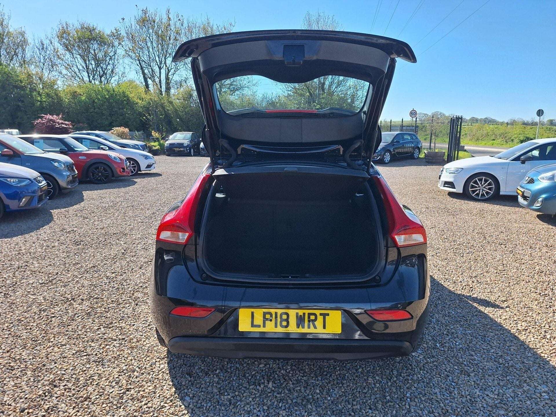 2018 VOLVO V40 2018 VOLVO V40