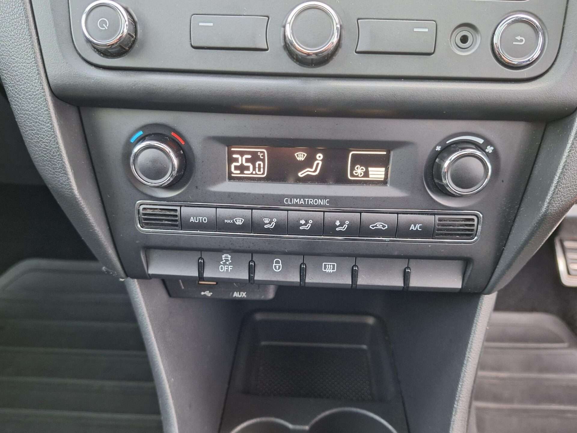 2015 SKODA RAPID SPACEBACK 2015 SKODA RAPID SPACEBACK