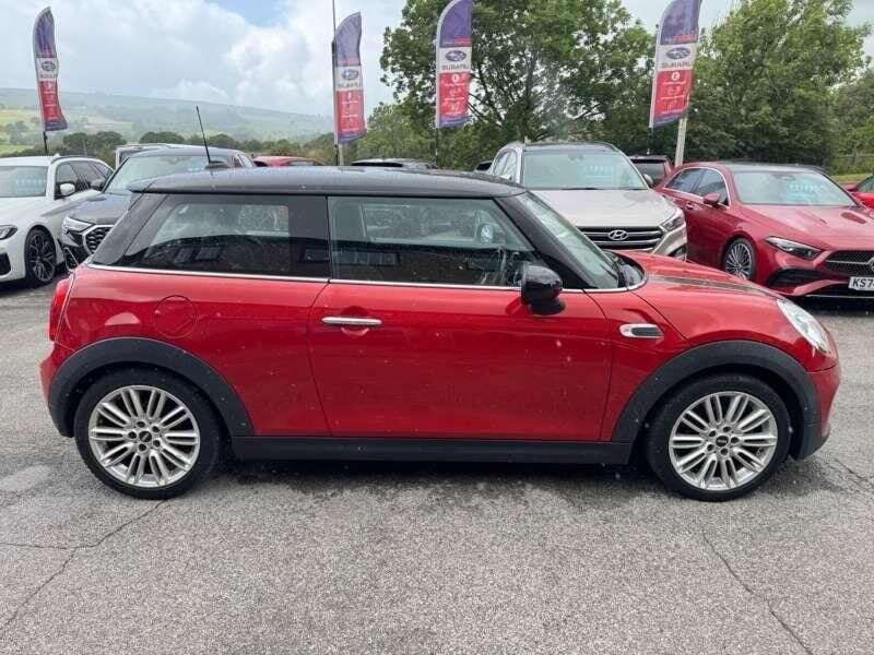 A 2016 MINI HATCH 1.5 Cooper Euro 6 (s/s) 3dr A 2016 MINI HATCH 1.5 Cooper Euro 6 (s/s) 3dr