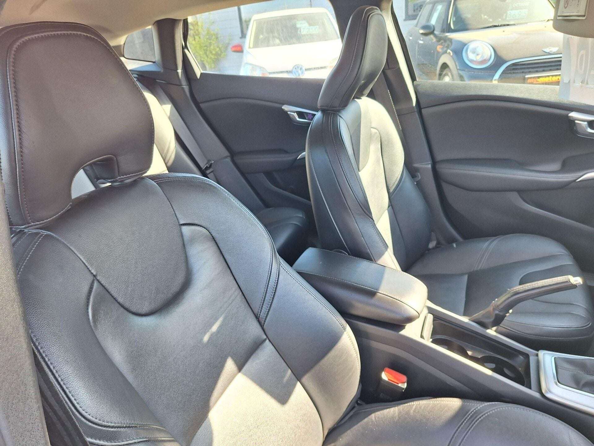 2018 VOLVO V40 2018 VOLVO V40
