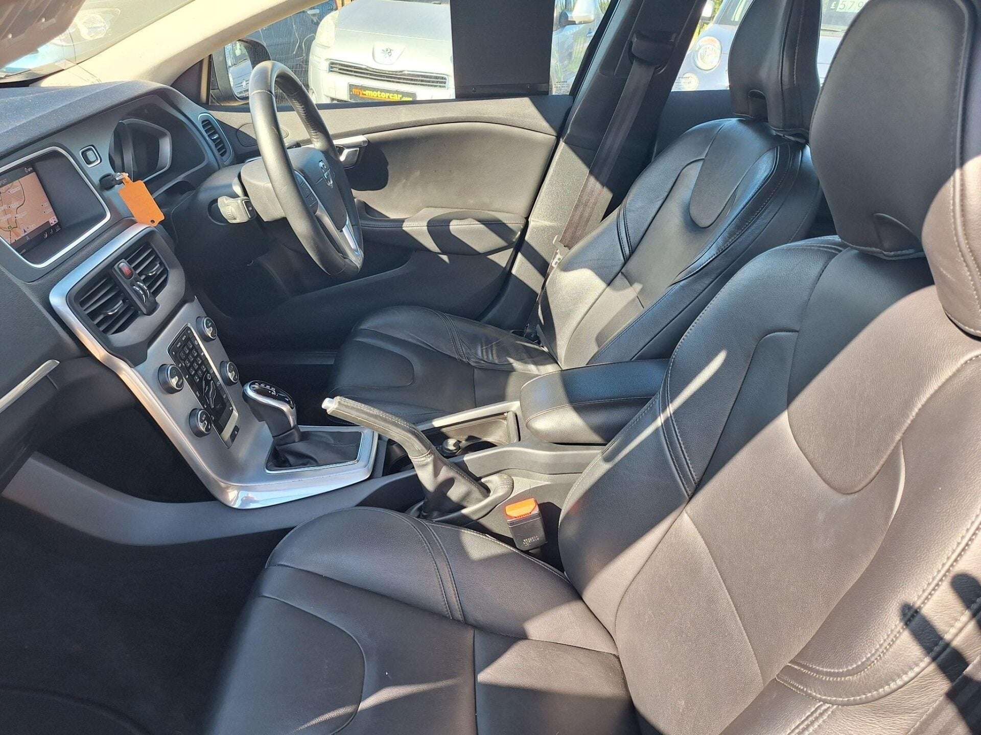 2018 VOLVO V40 2018 VOLVO V40