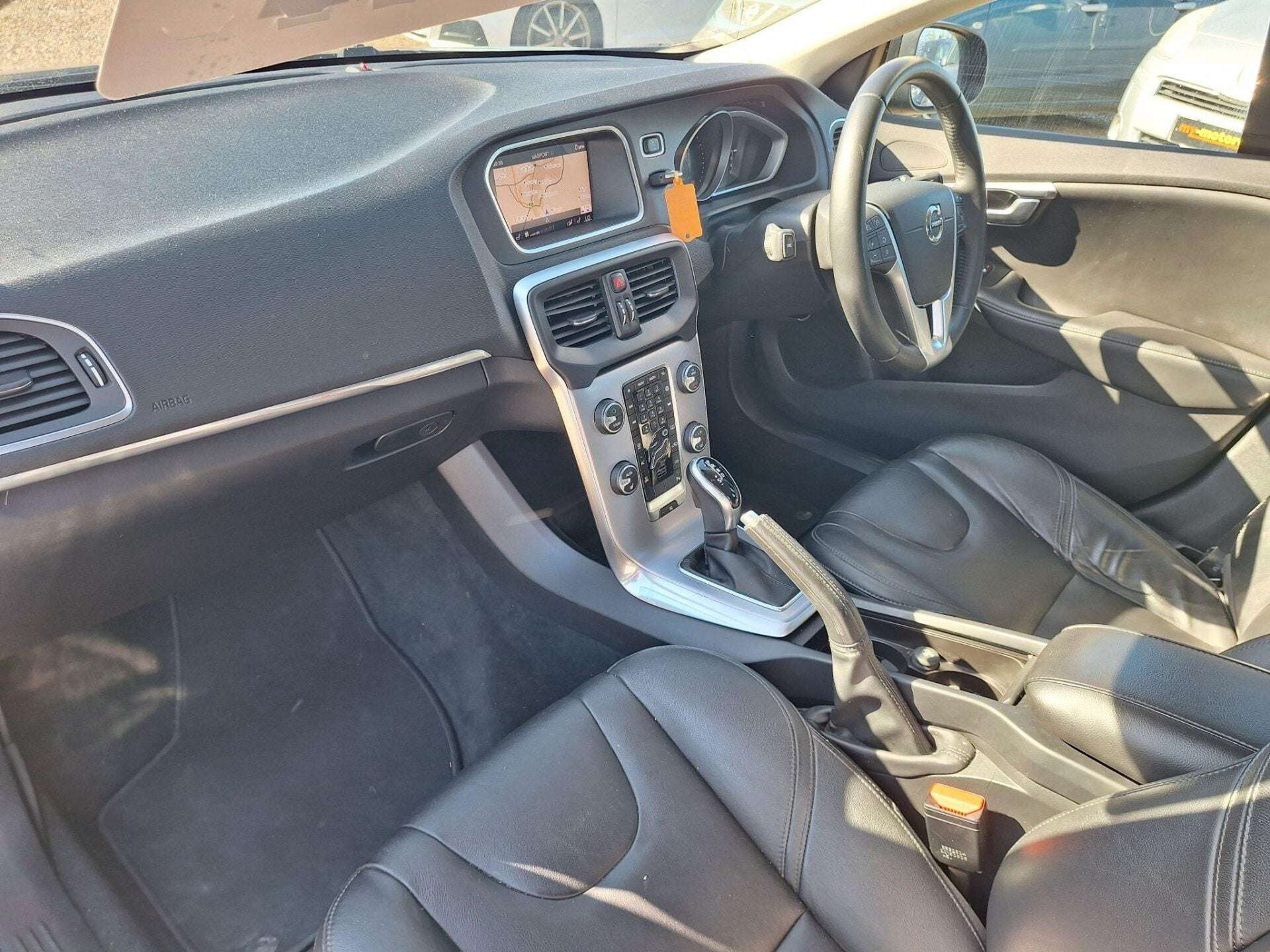 A 2018 VOLVO V40 1.5 T2 GPF Inscription Auto Euro 6 (s/s) 5dr A 2018 VOLVO V40 1.5 T2 GPF Inscription Auto Euro 6 (s/s) 5dr