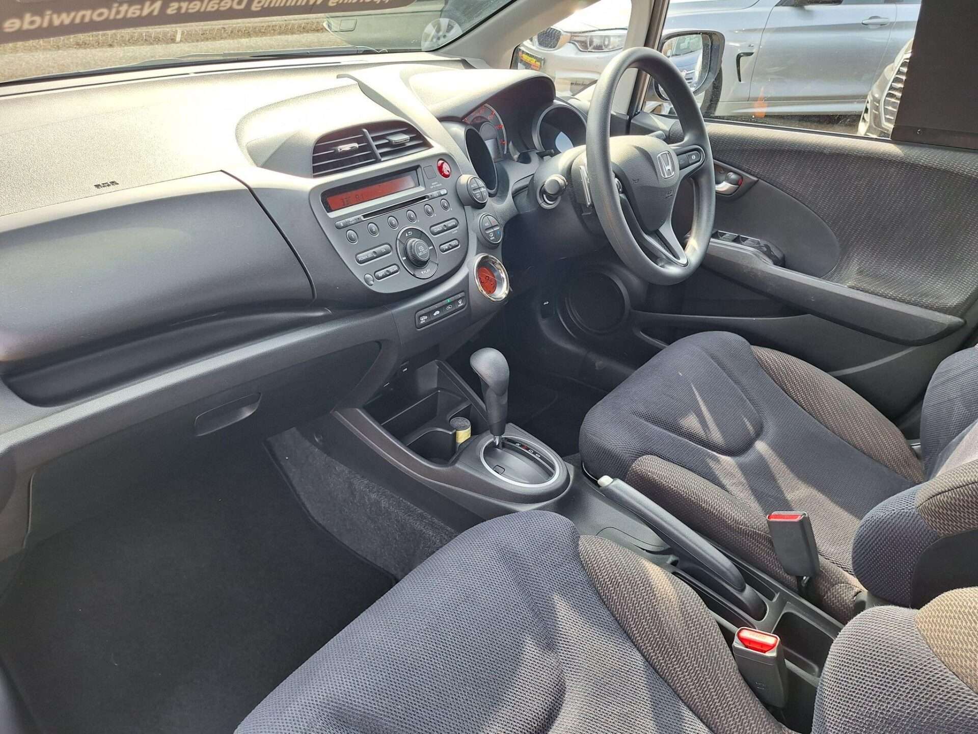 A 2013 HONDA JAZZ 1.4 i-VTEC ES Hatchback 5dr Petrol CVT Euro 5 (99 ps) A 2013 HONDA JAZZ 1.4 i-VTEC ES Hatchback 5dr Petrol CVT Euro 5 (99 ps)