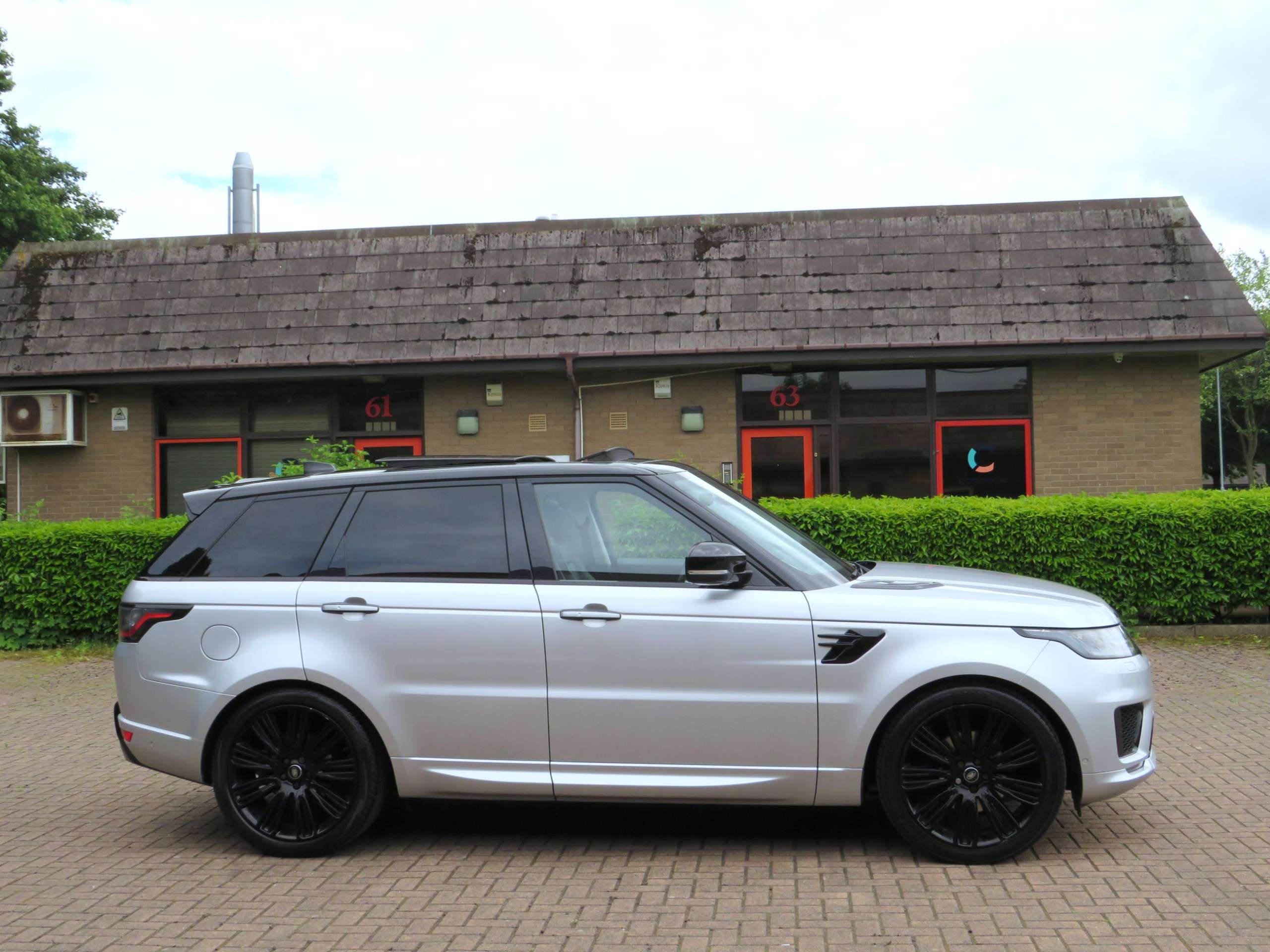 A 2019 LAND ROVER RANGE ROVER SPORT 3.0 SD V6 Autobiography Dynamic SUV 5dr Diesel Auto 4WD Euro 6 (s/s) (306 ps) A 2019 LAND ROVER RANGE ROVER SPORT 3.0 SD V6 Autobiography Dynamic SUV 5dr Diesel Auto 4WD Euro 6 (s/s) (306 ps)