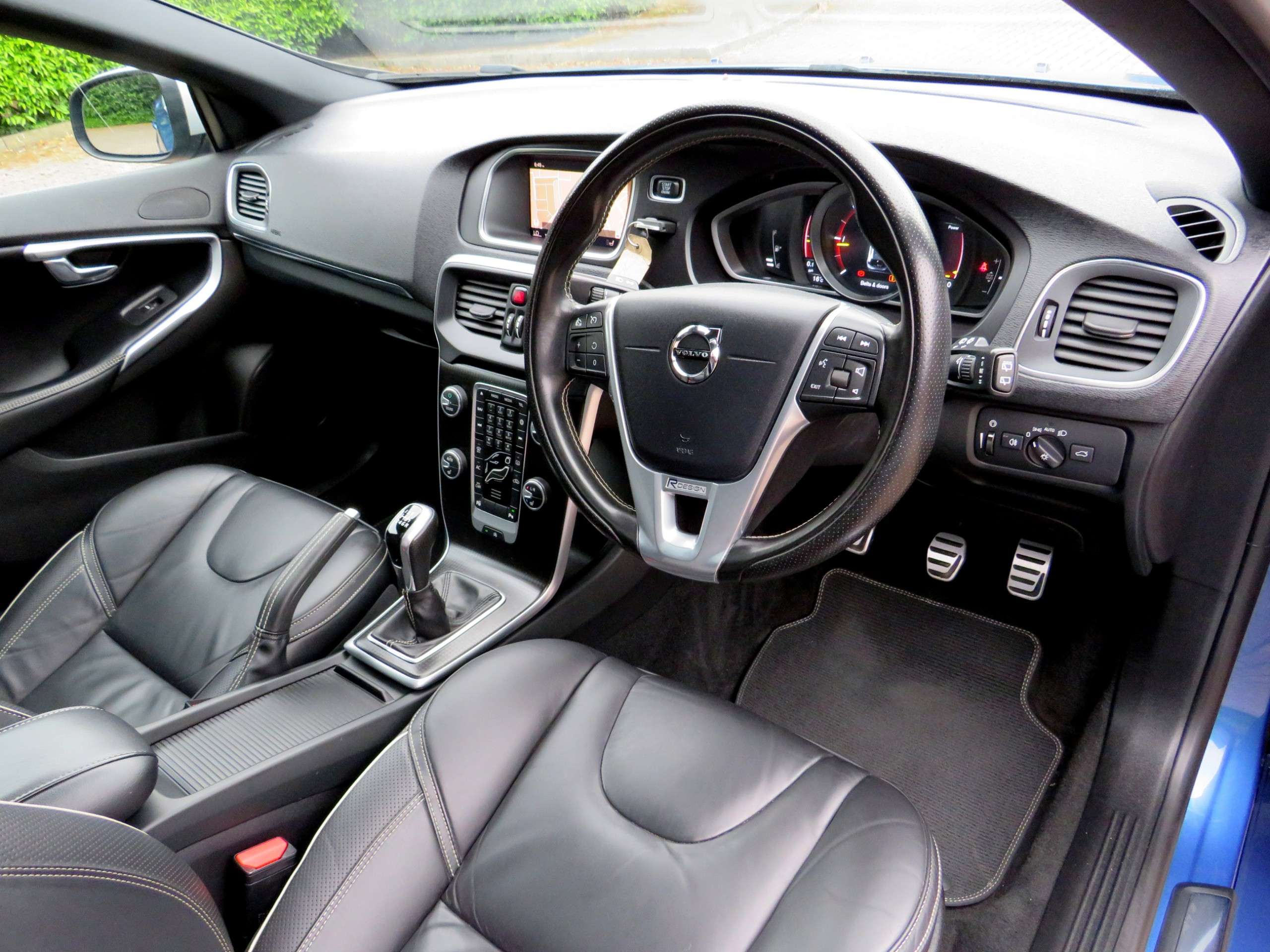 2018 VOLVO V40 2018 VOLVO V40