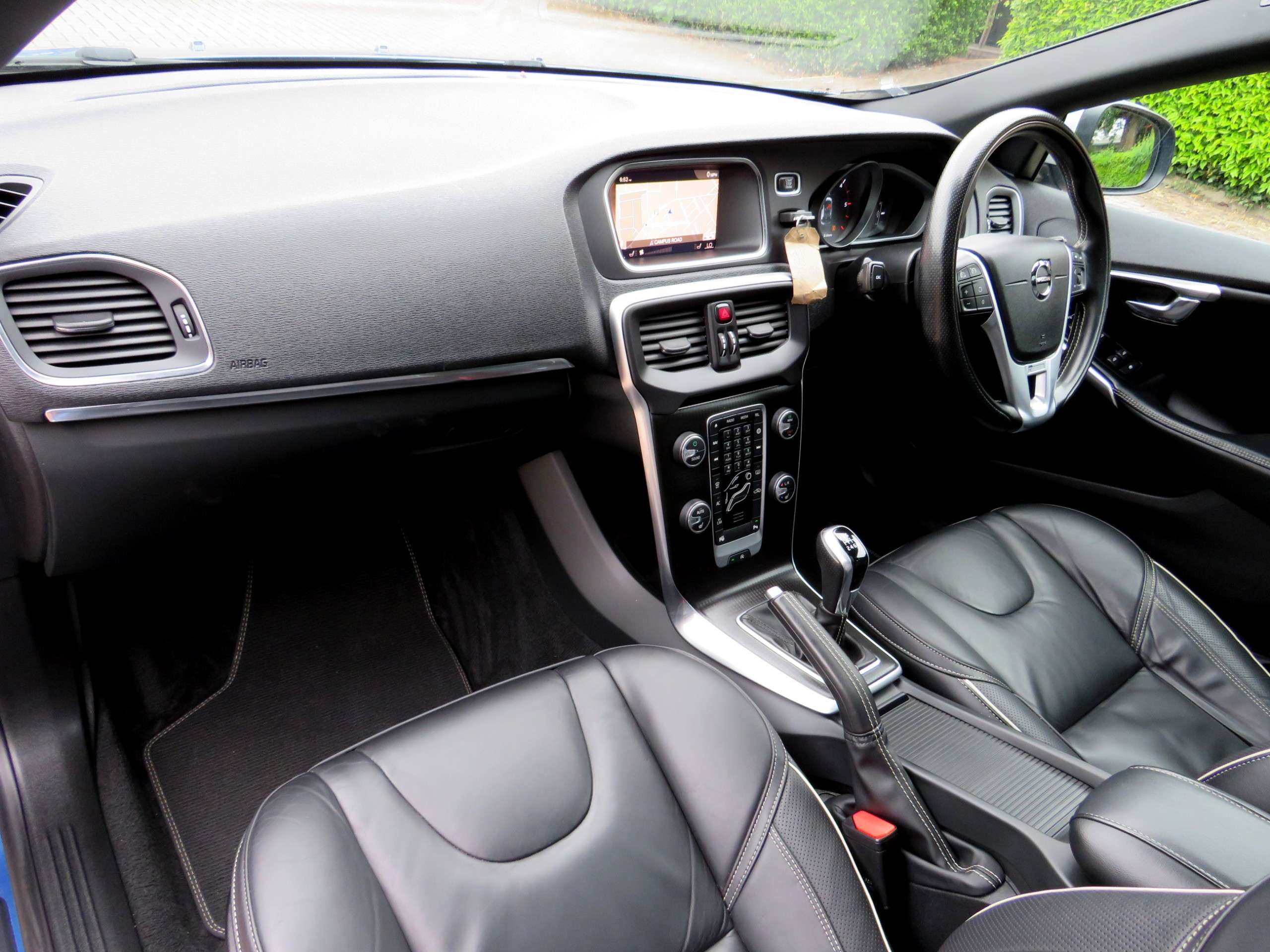 2018 VOLVO V40 2018 VOLVO V40