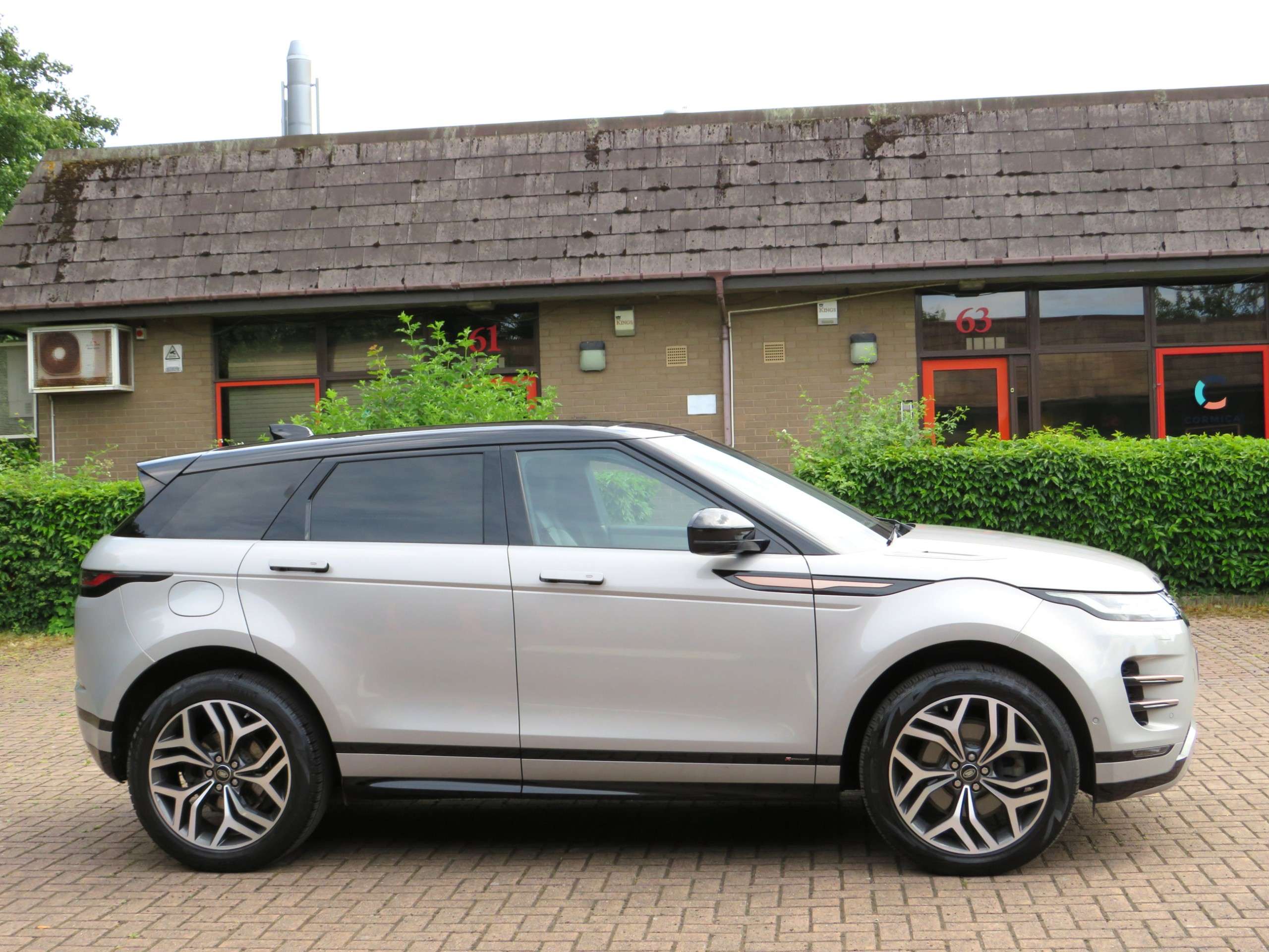 A 2019 LAND ROVER RANGE ROVER EVOQUE 2.0 D180 First Edition SUV 5dr Diesel Auto 4WD Euro 6 (s/s) (180 ps) A 2019 LAND ROVER RANGE ROVER EVOQUE 2.0 D180 First Edition SUV 5dr Diesel Auto 4WD Euro 6 (s/s) (180 ps)