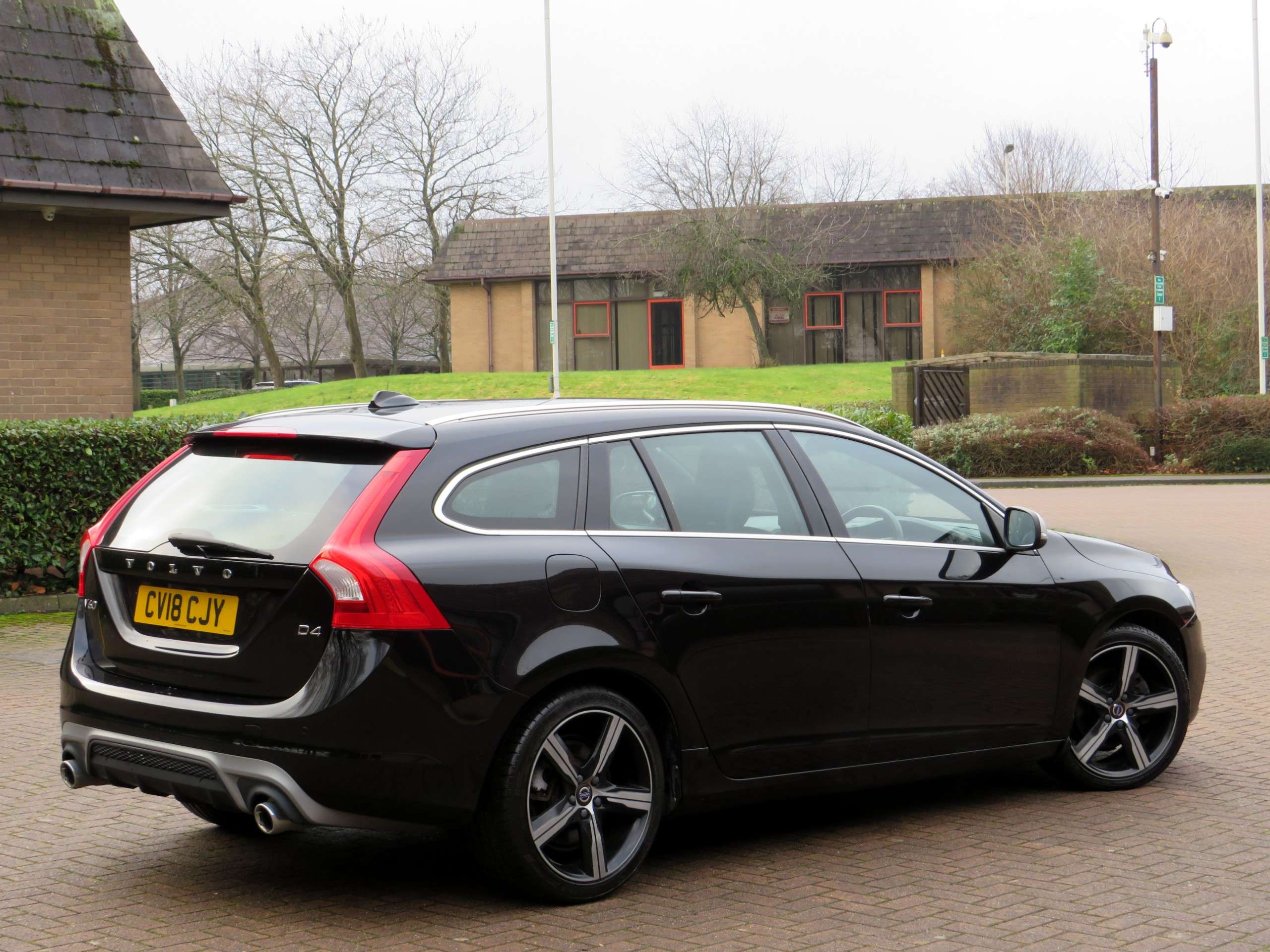 A 2018 VOLVO V60 2.0 D4 R-Design Lux Nav Estate 5dr Diesel Auto Euro 6 (s/s) (190 ps) A 2018 VOLVO V60 2.0 D4 R-Design Lux Nav Estate 5dr Diesel Auto Euro 6 (s/s) (190 ps)
