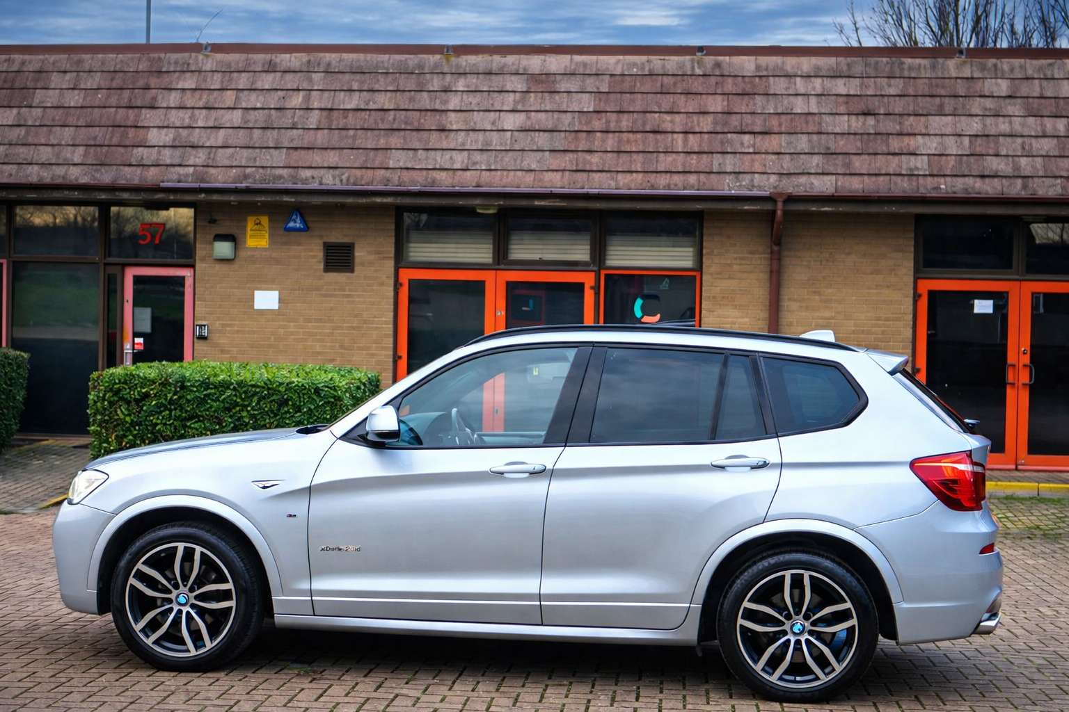 A 2017 BMW X3 3.0 35d M Sport SUV 5dr Diesel Auto xDrive Euro 6 (s/s) (313 ps) A 2017 BMW X3 3.0 35d M Sport SUV 5dr Diesel Auto xDrive Euro 6 (s/s) (313 ps)