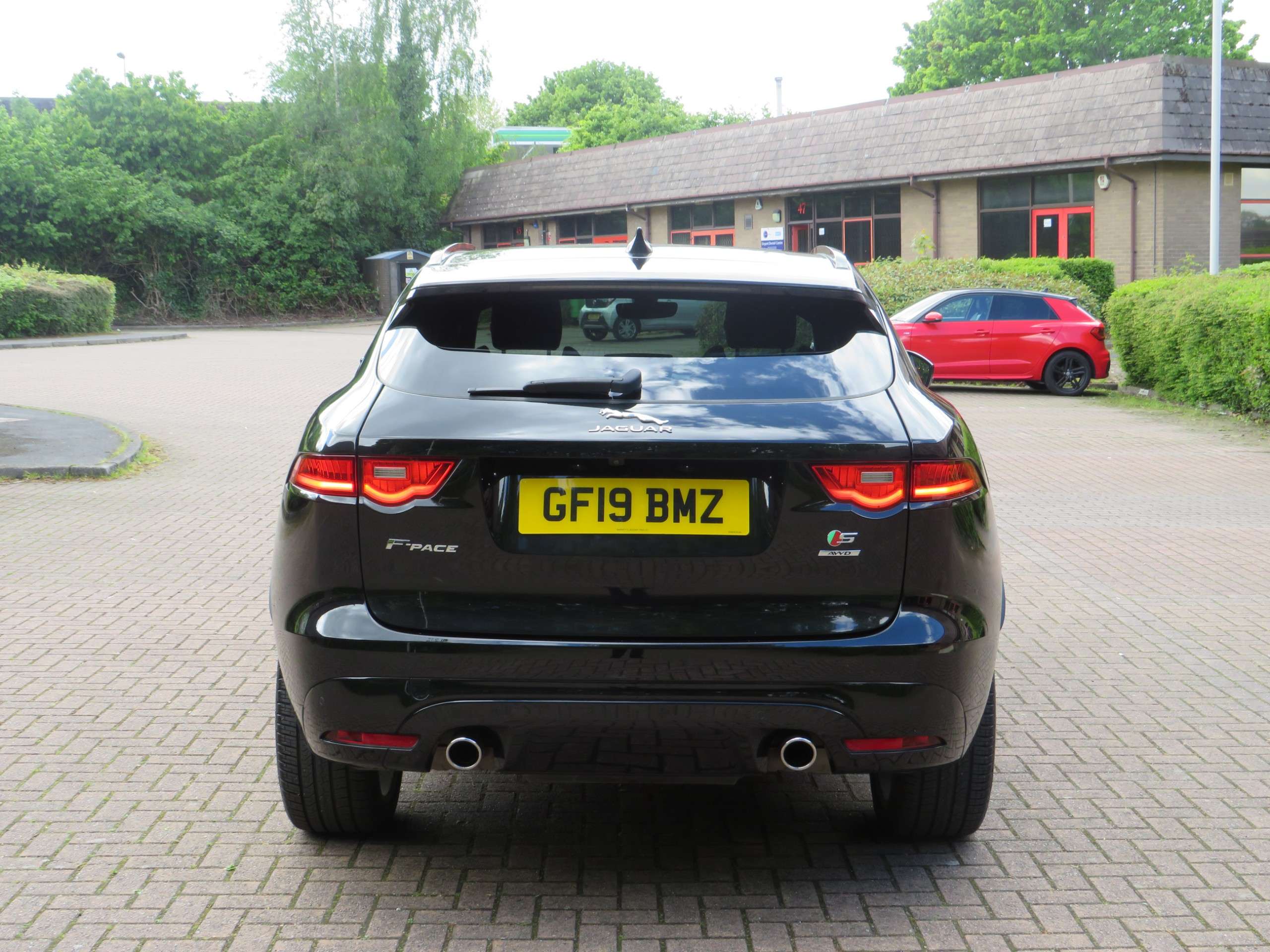 A 2019 JAGUAR F-PACE 3.0 D300 V6 S SUV 5dr Diesel Auto AWD Euro 6 (s/s) (300 ps) A 2019 JAGUAR F-PACE 3.0 D300 V6 S SUV 5dr Diesel Auto AWD Euro 6 (s/s) (300 ps)