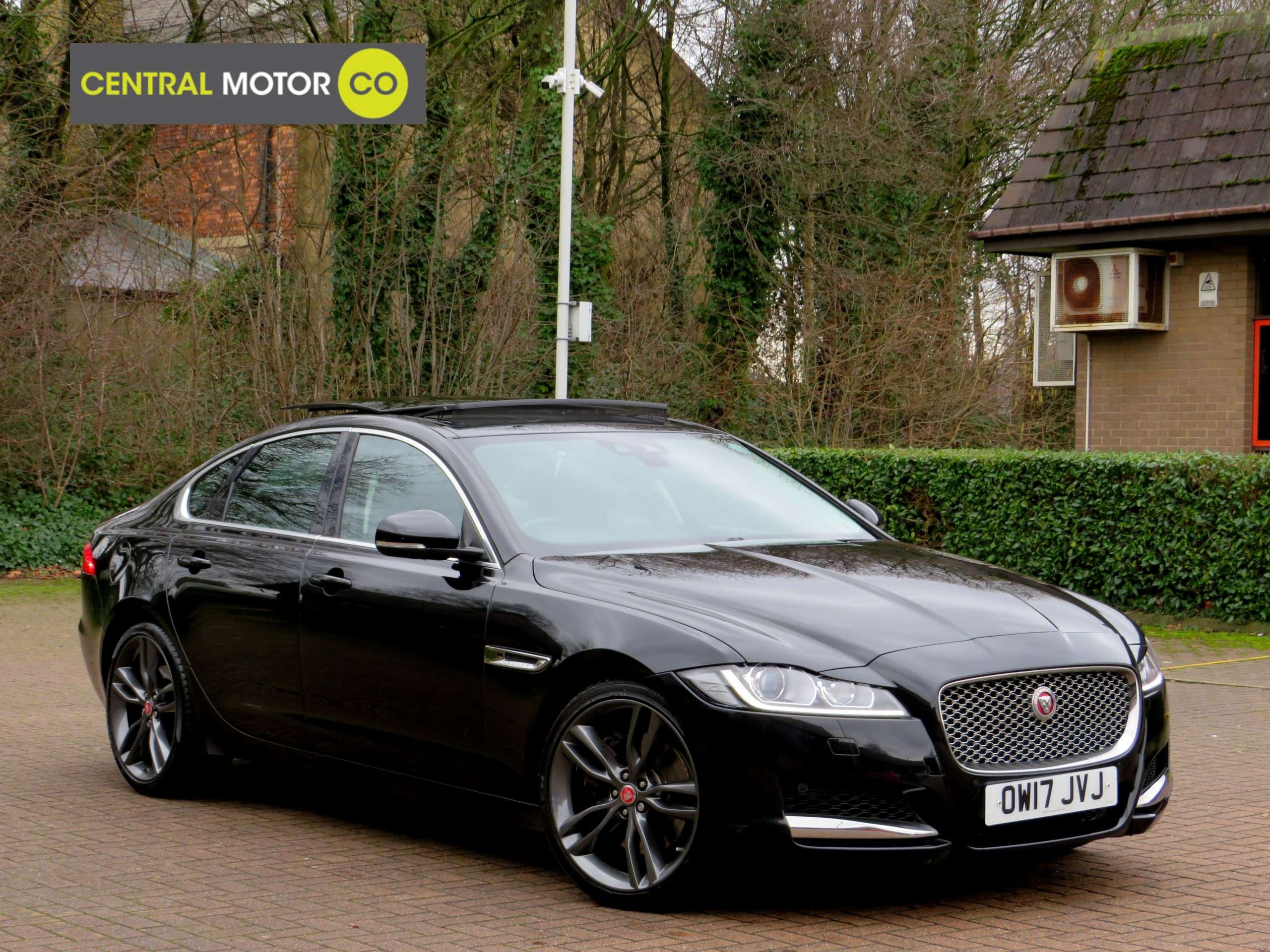 A 2017 JAGUAR XF 3.0d V6 Portfolio Saloon 4dr Diesel Auto Euro 6 (s/s) (300 ps) A 2017 JAGUAR XF 3.0d V6 Portfolio Saloon 4dr Diesel Auto Euro 6 (s/s) (300 ps)