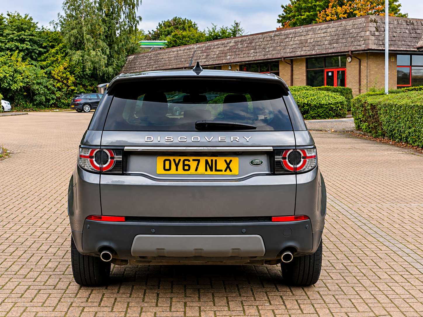 A 2017 LAND ROVER DISCOVERY SPORT 2.0 SD4 HSE Luxury SUV 5dr Diesel Auto 4WD Euro 6 (s/s) (240 ps) A 2017 LAND ROVER DISCOVERY SPORT 2.0 SD4 HSE Luxury SUV 5dr Diesel Auto 4WD Euro 6 (s/s) (240 ps)