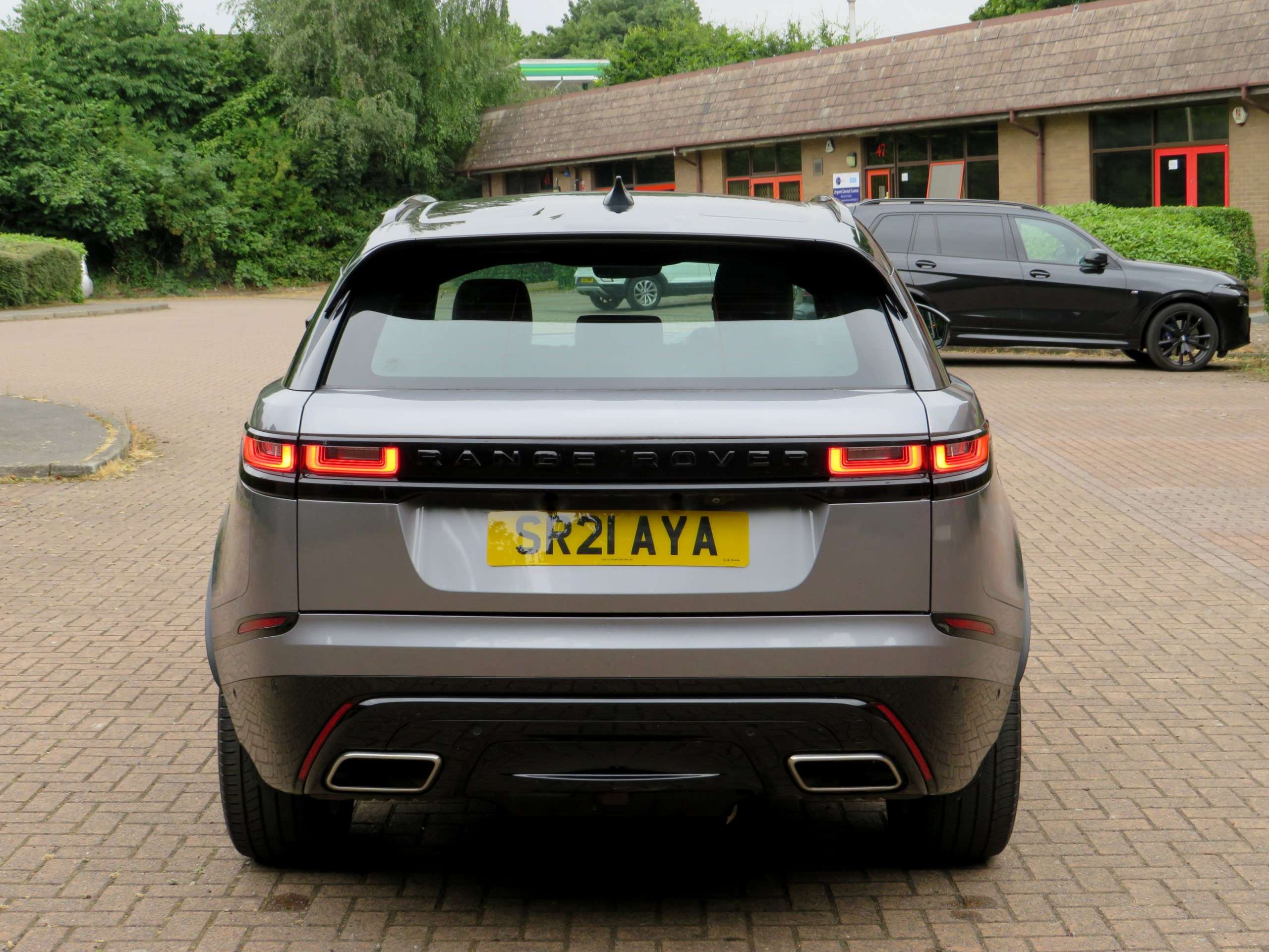 A 2021 LAND ROVER RANGE ROVER VELAR 3.0 D300 MHEV R-Dynamic SE SUV 5dr Diesel Auto 4WD Euro 6 (s/s) (300 ps) A 2021 LAND ROVER RANGE ROVER VELAR 3.0 D300 MHEV R-Dynamic SE SUV 5dr Diesel Auto 4WD Euro 6 (s/s) (300 ps)