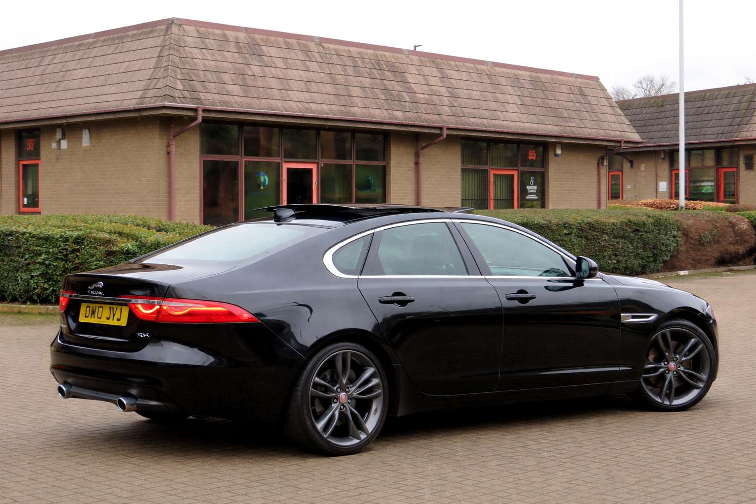 A 2017 JAGUAR XF 3.0d V6 Portfolio Saloon 4dr Diesel Auto Euro 6 (s/s) (300 ps) A 2017 JAGUAR XF 3.0d V6 Portfolio Saloon 4dr Diesel Auto Euro 6 (s/s) (300 ps)