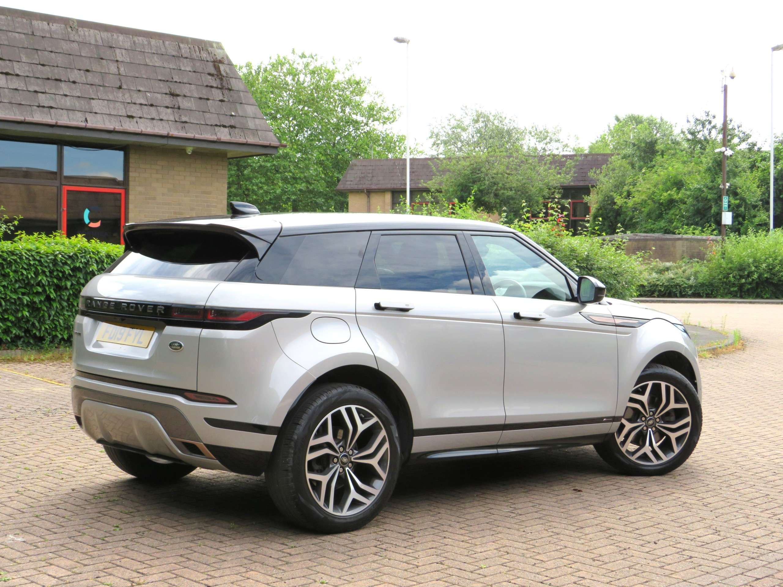 A 2019 LAND ROVER RANGE ROVER EVOQUE 2.0 D180 First Edition SUV 5dr Diesel Auto 4WD Euro 6 (s/s) (180 ps) A 2019 LAND ROVER RANGE ROVER EVOQUE 2.0 D180 First Edition SUV 5dr Diesel Auto 4WD Euro 6 (s/s) (180 ps)