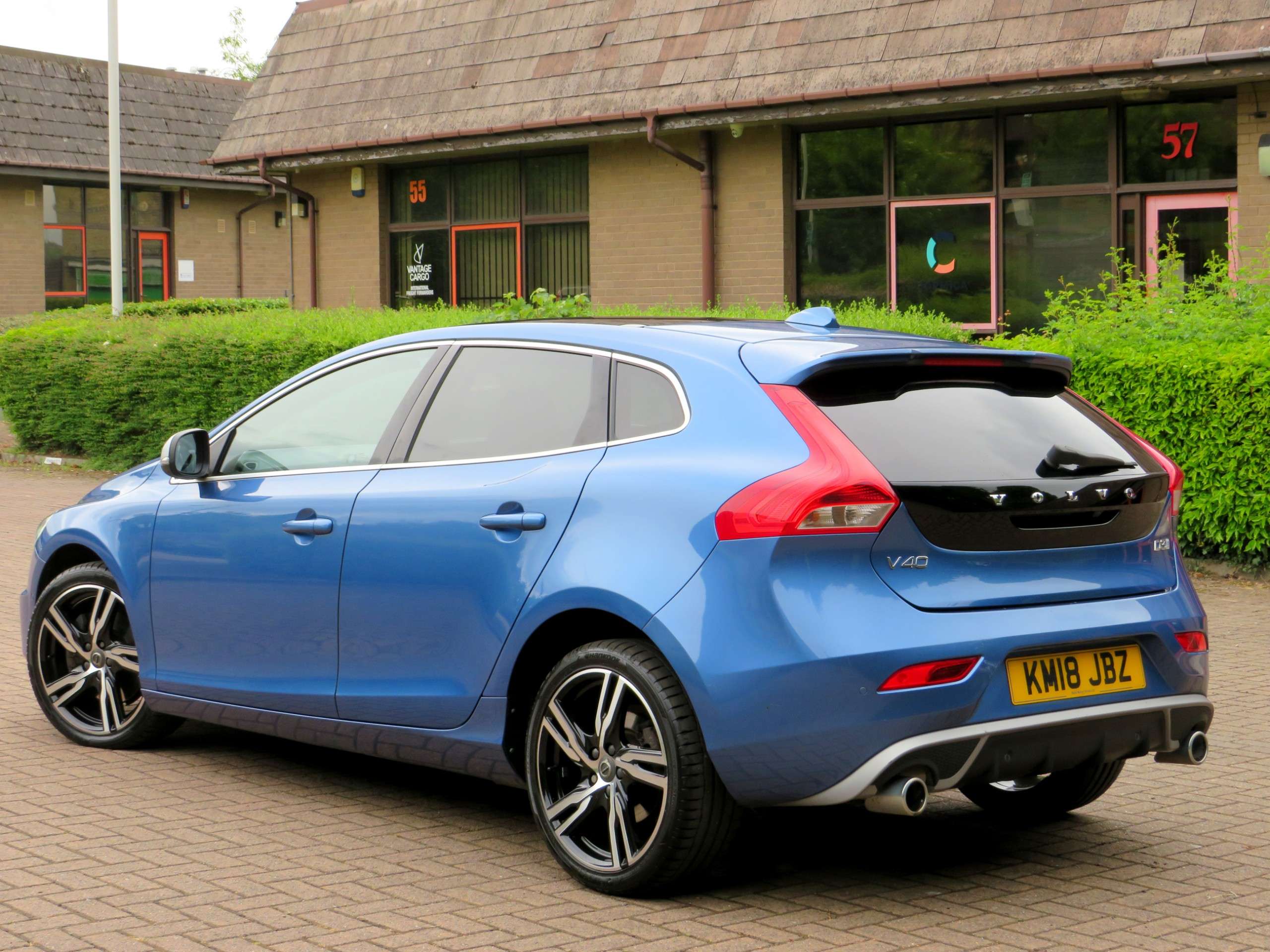 2018 VOLVO V40 2018 VOLVO V40