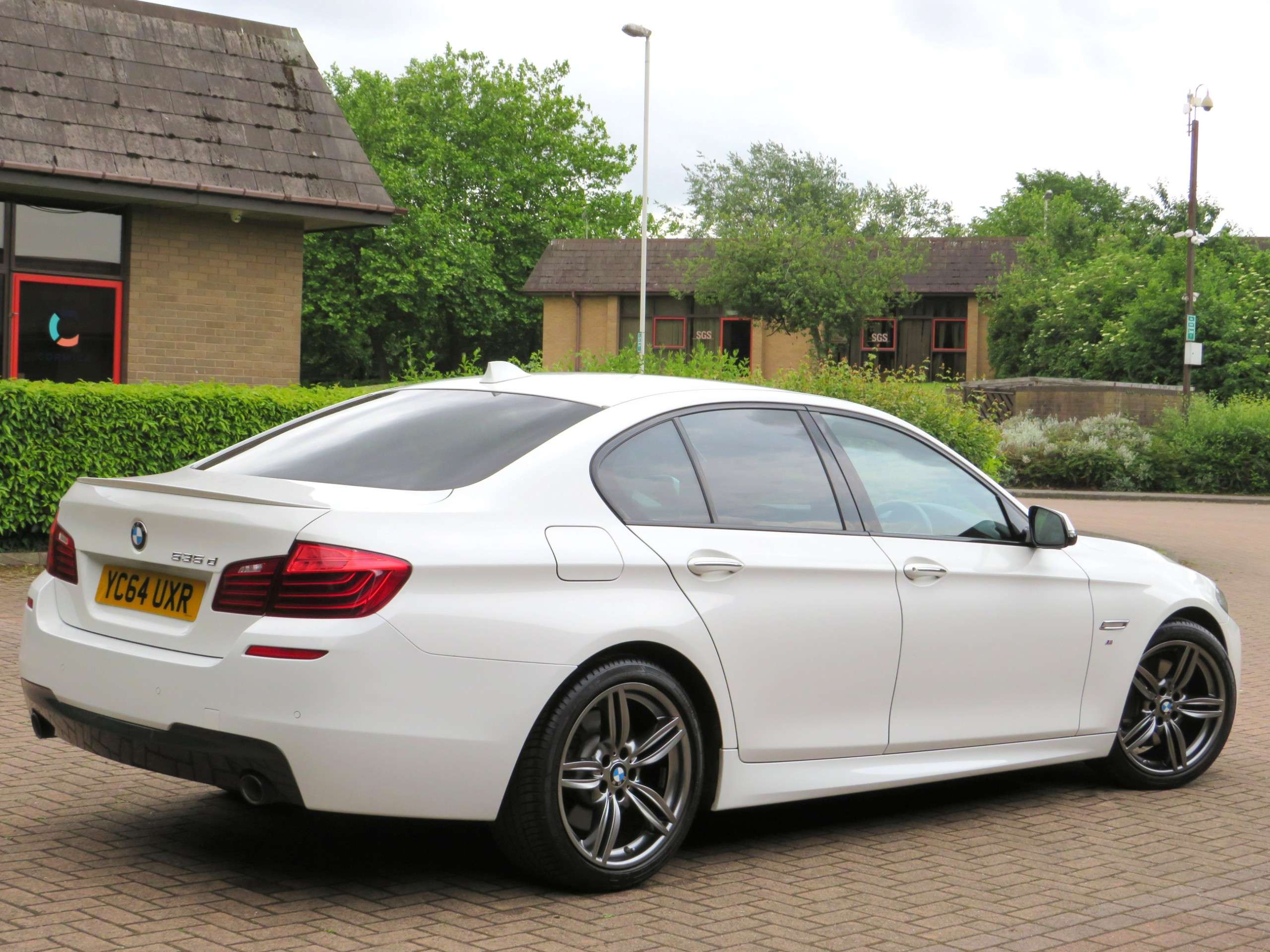 A 2014 BMW 5 SERIES 535D M SPORT 4-Door A 2014 BMW 5 SERIES 535D M SPORT 4-Door