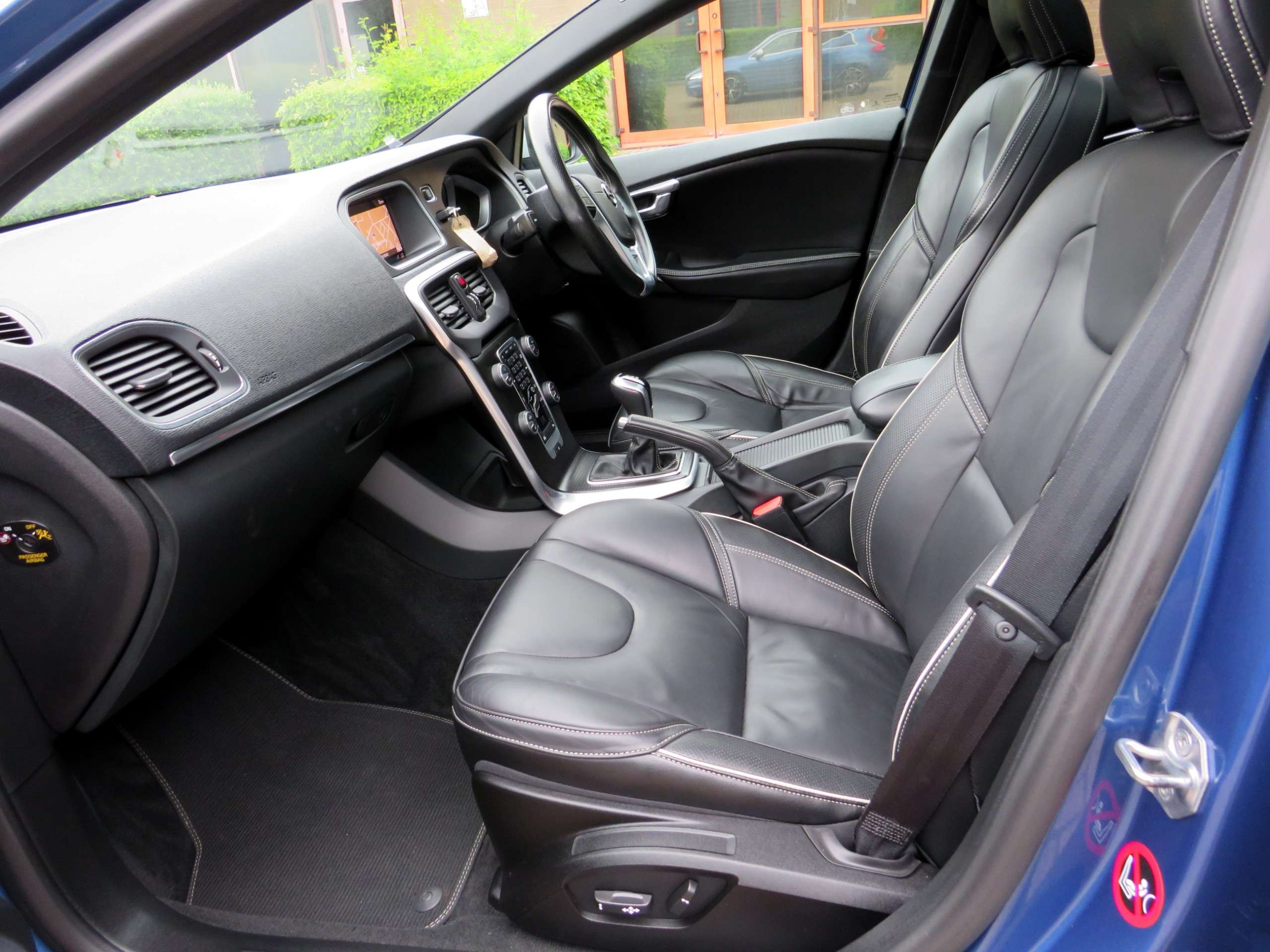 2018 VOLVO V40 2018 VOLVO V40