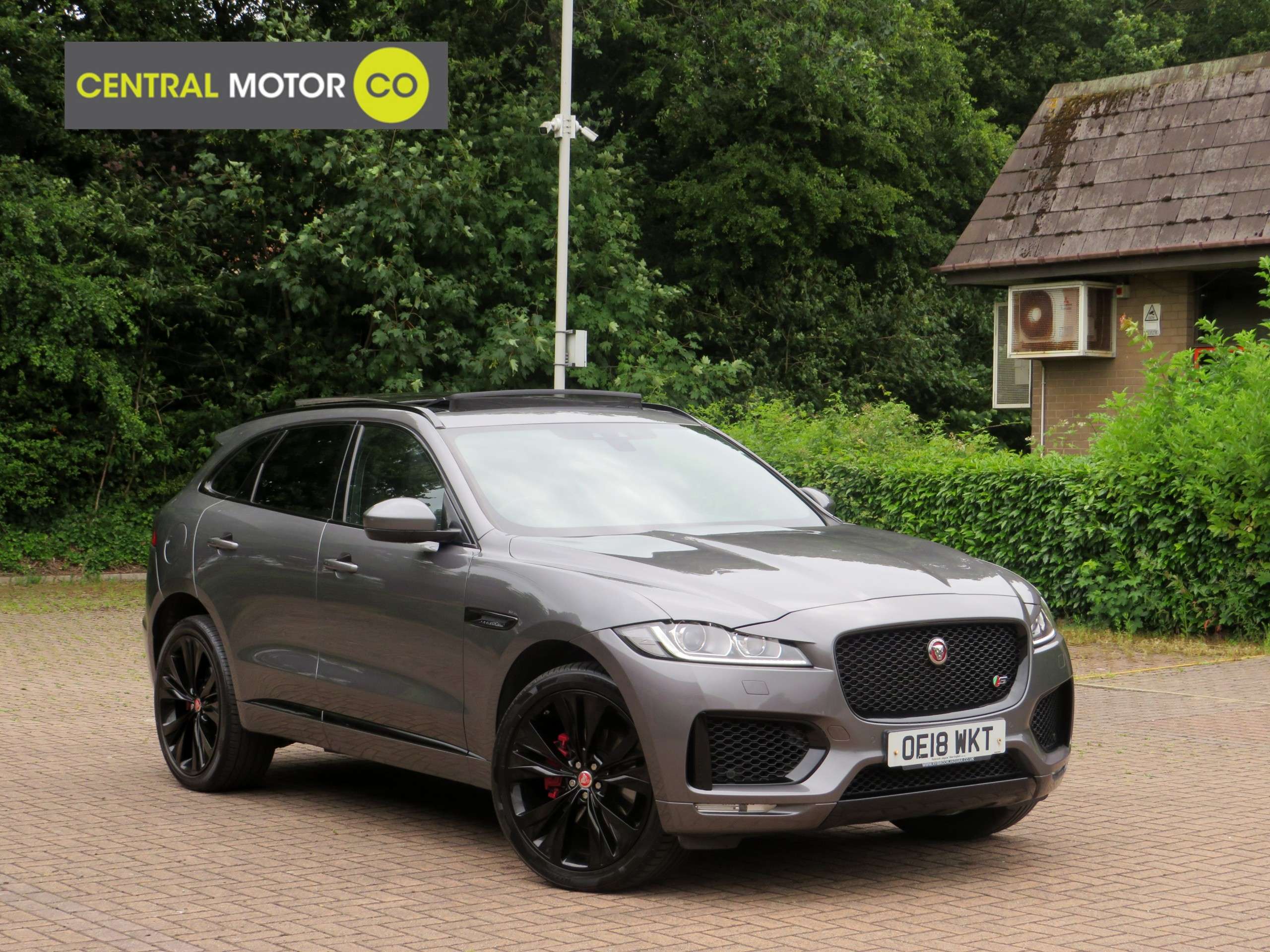 A 2018 JAGUAR F-PACE 3.0 D300 V6 S SUV 5dr Diesel Auto AWD Euro 6 (s/s) (300 ps) A 2018 JAGUAR F-PACE 3.0 D300 V6 S SUV 5dr Diesel Auto AWD Euro 6 (s/s) (300 ps)