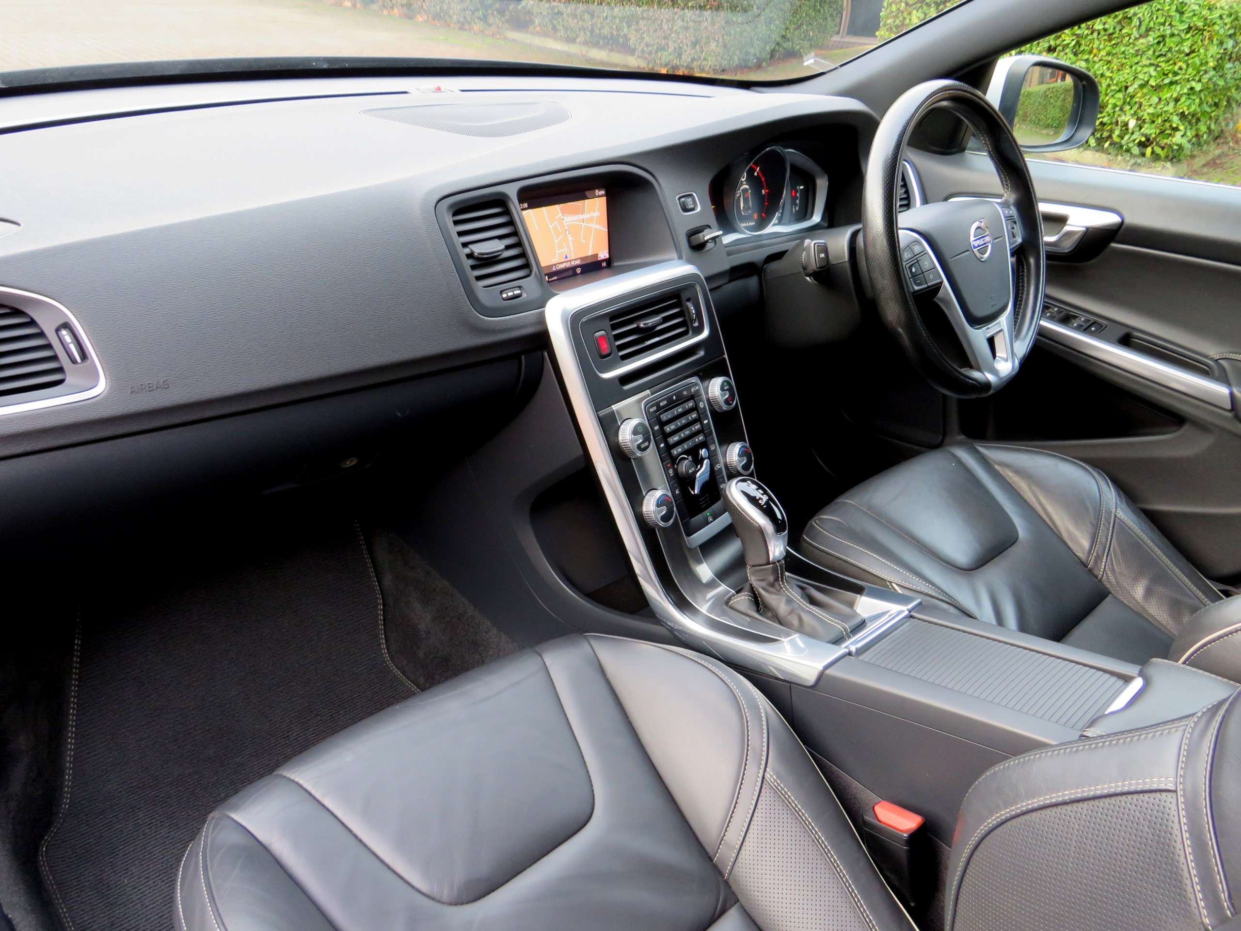 2018 VOLVO V60 2018 VOLVO V60