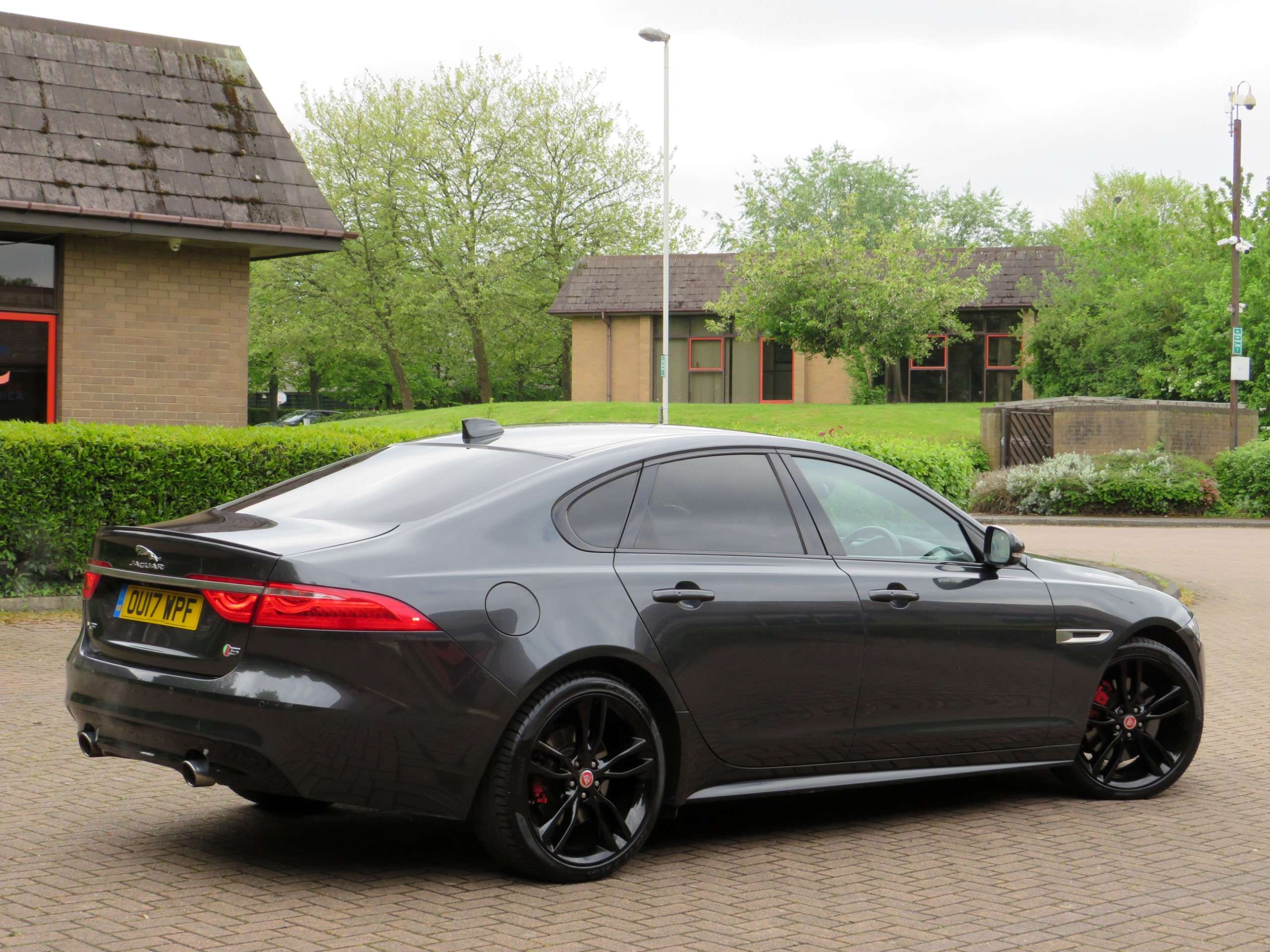 A 2017 JAGUAR XF 3.0 V6 S Saloon 4dr Petrol Auto Euro 6 (s/s) (380 ps) A 2017 JAGUAR XF 3.0 V6 S Saloon 4dr Petrol Auto Euro 6 (s/s) (380 ps)