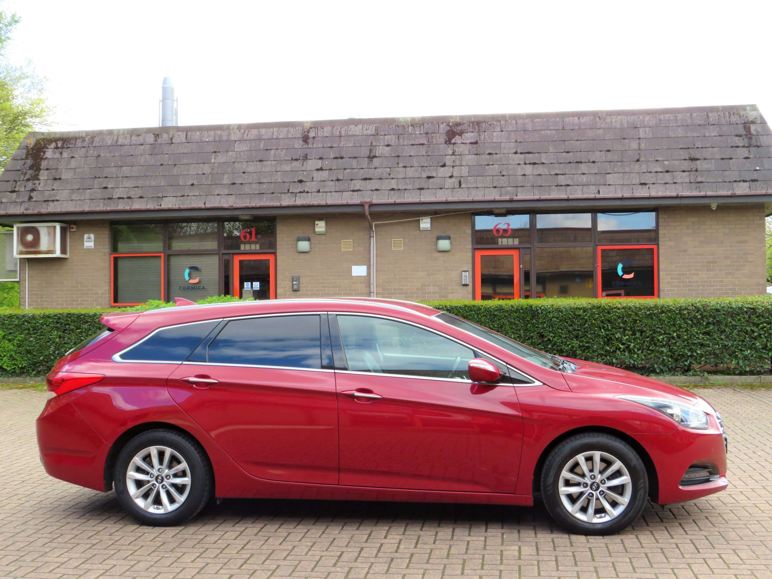 A 2015 HYUNDAI I40 1.7 CRDi Blue Drive SE Nav Business Tourer 5dr Diesel Manual Euro 6 (s/s) (115 ps) A 2015 HYUNDAI I40 1.7 CRDi Blue Drive SE Nav Business Tourer 5dr Diesel Manual Euro 6 (s/s) (115 ps)
