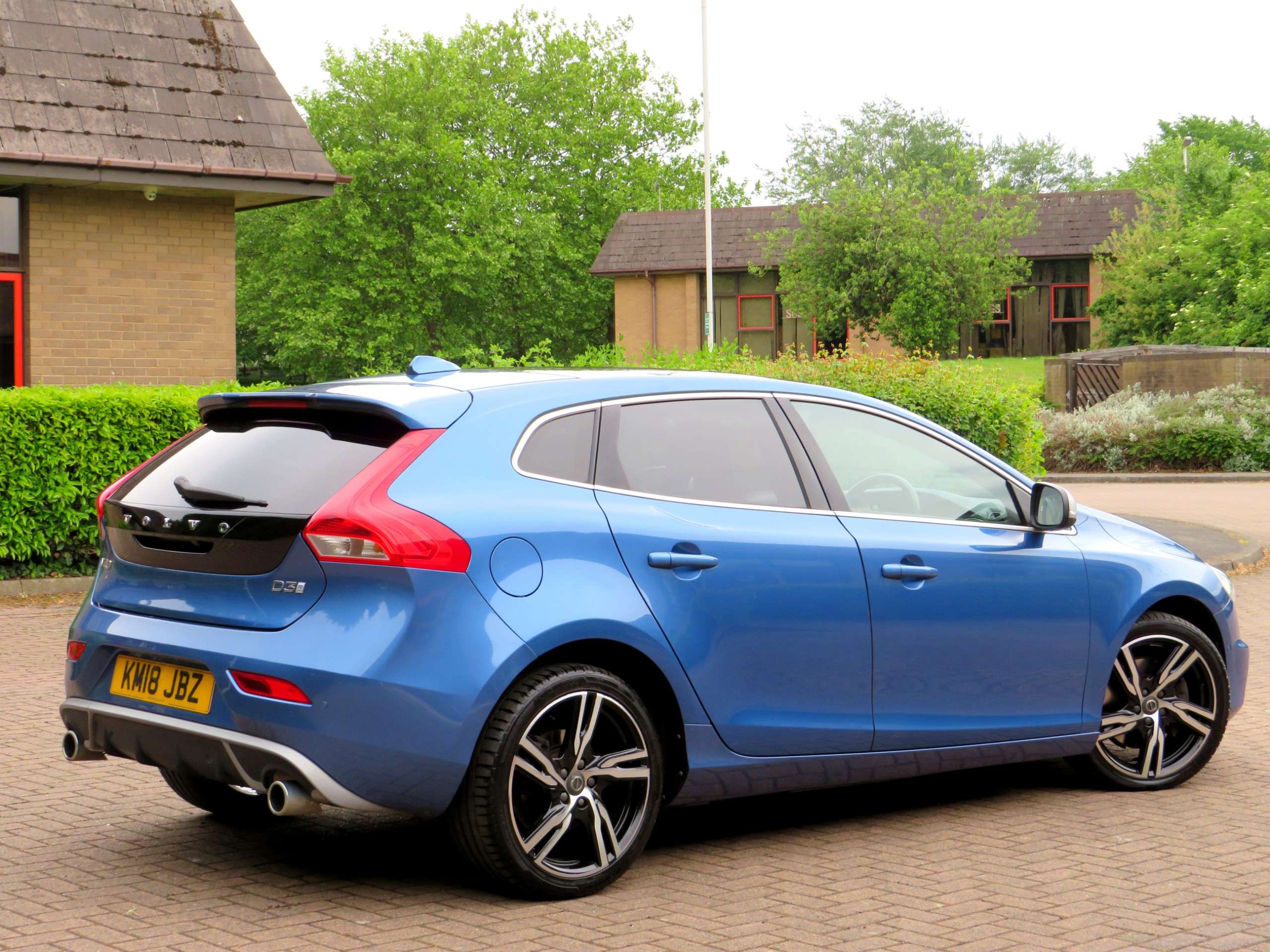 2018 VOLVO V40 2018 VOLVO V40