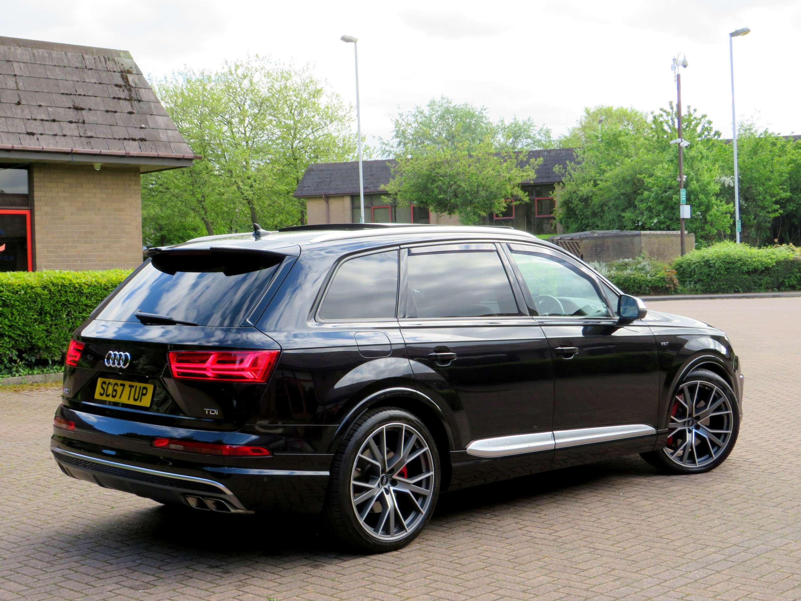 A 2017 AUDI SQ7 4.0 TDI V8 SUV 5dr Diesel Tiptronic quattro Euro 6 (s/s) (435 ps) A 2017 AUDI SQ7 4.0 TDI V8 SUV 5dr Diesel Tiptronic quattro Euro 6 (s/s) (435 ps)