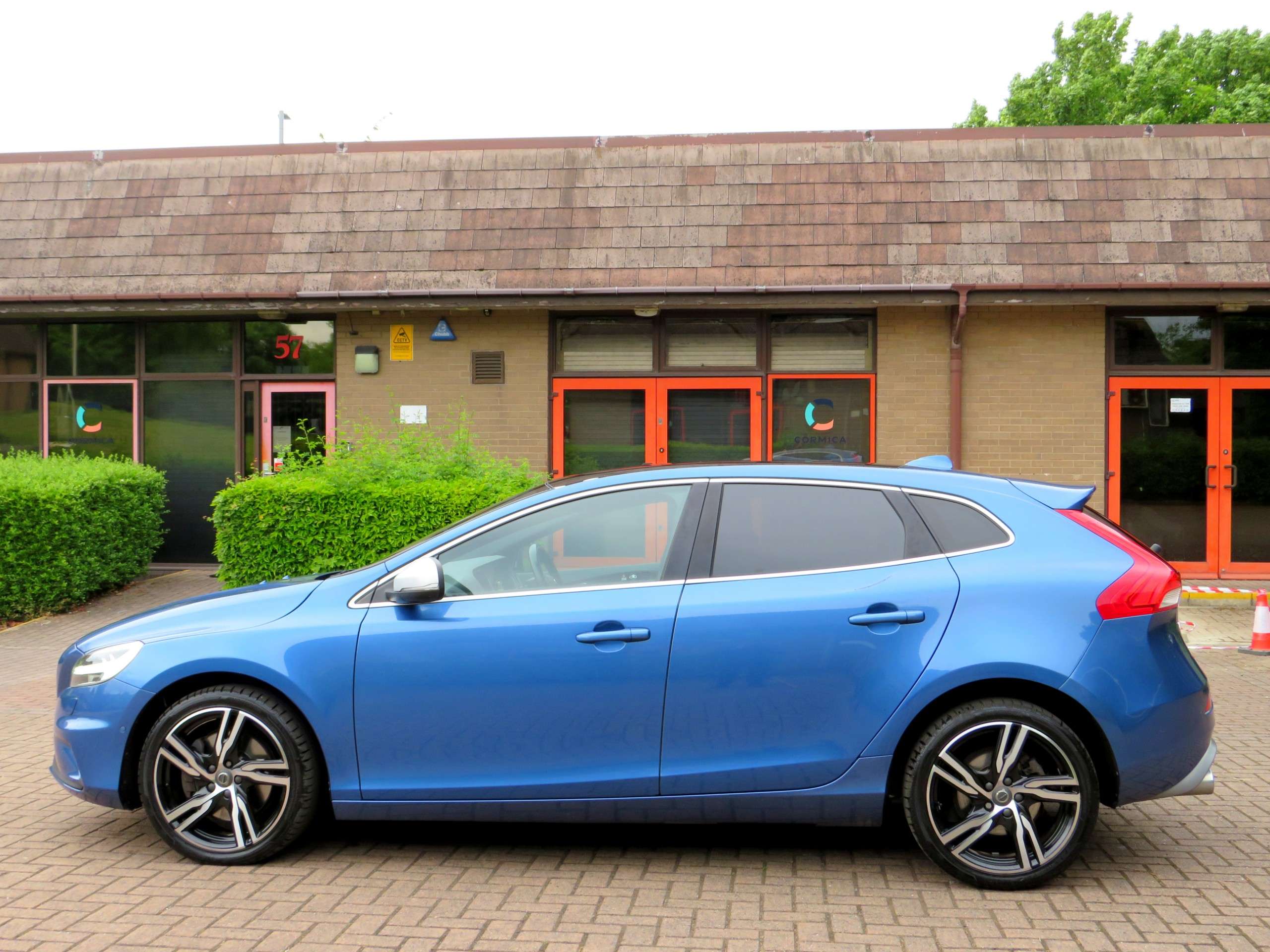 2018 VOLVO V40 2018 VOLVO V40