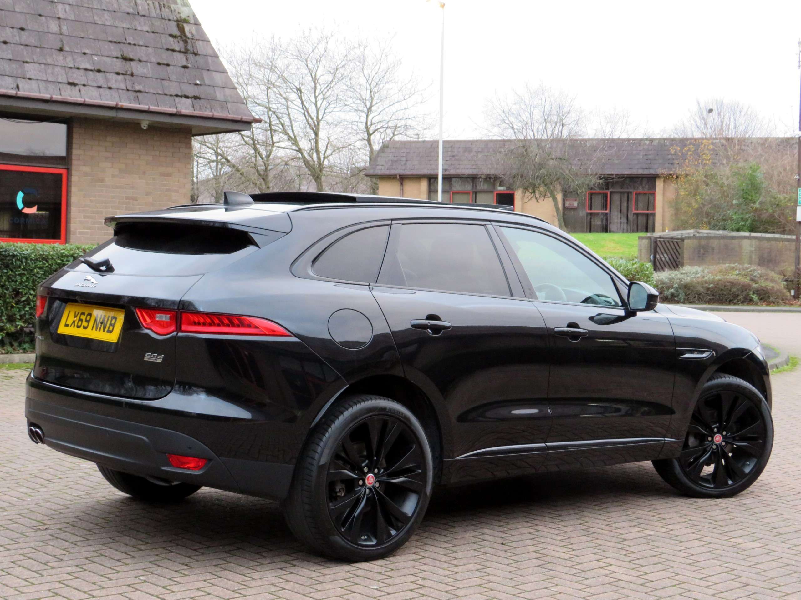 A 2019 JAGUAR F-PACE 2.0 D180 Chequered Flag SUV 5dr Diesel Auto AWD Euro 6 (s/s) (180 ps) A 2019 JAGUAR F-PACE 2.0 D180 Chequered Flag SUV 5dr Diesel Auto AWD Euro 6 (s/s) (180 ps)