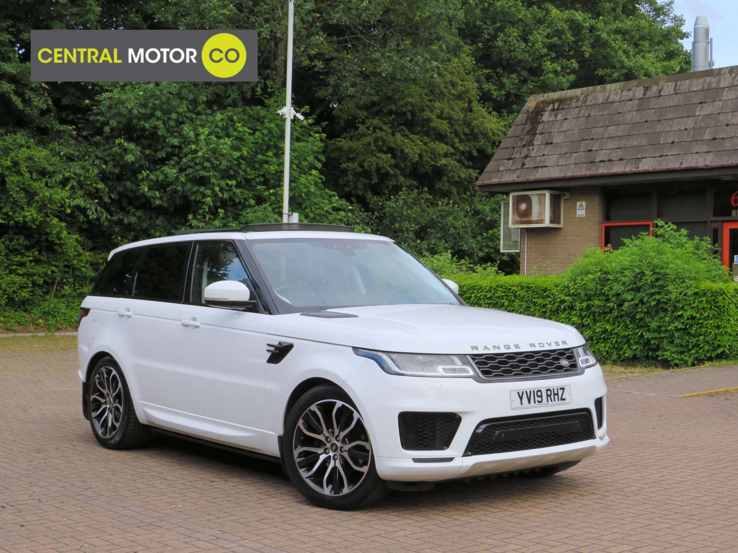 A 2019 LAND ROVER RANGE ROVER SPORT 3.0 SD V6 HSE Dynamic SUV 5dr Diesel Auto 4WD Euro 6 (s/s) (306 ps) A 2019 LAND ROVER RANGE ROVER SPORT 3.0 SD V6 HSE Dynamic SUV 5dr Diesel Auto 4WD Euro 6 (s/s) (306 ps)