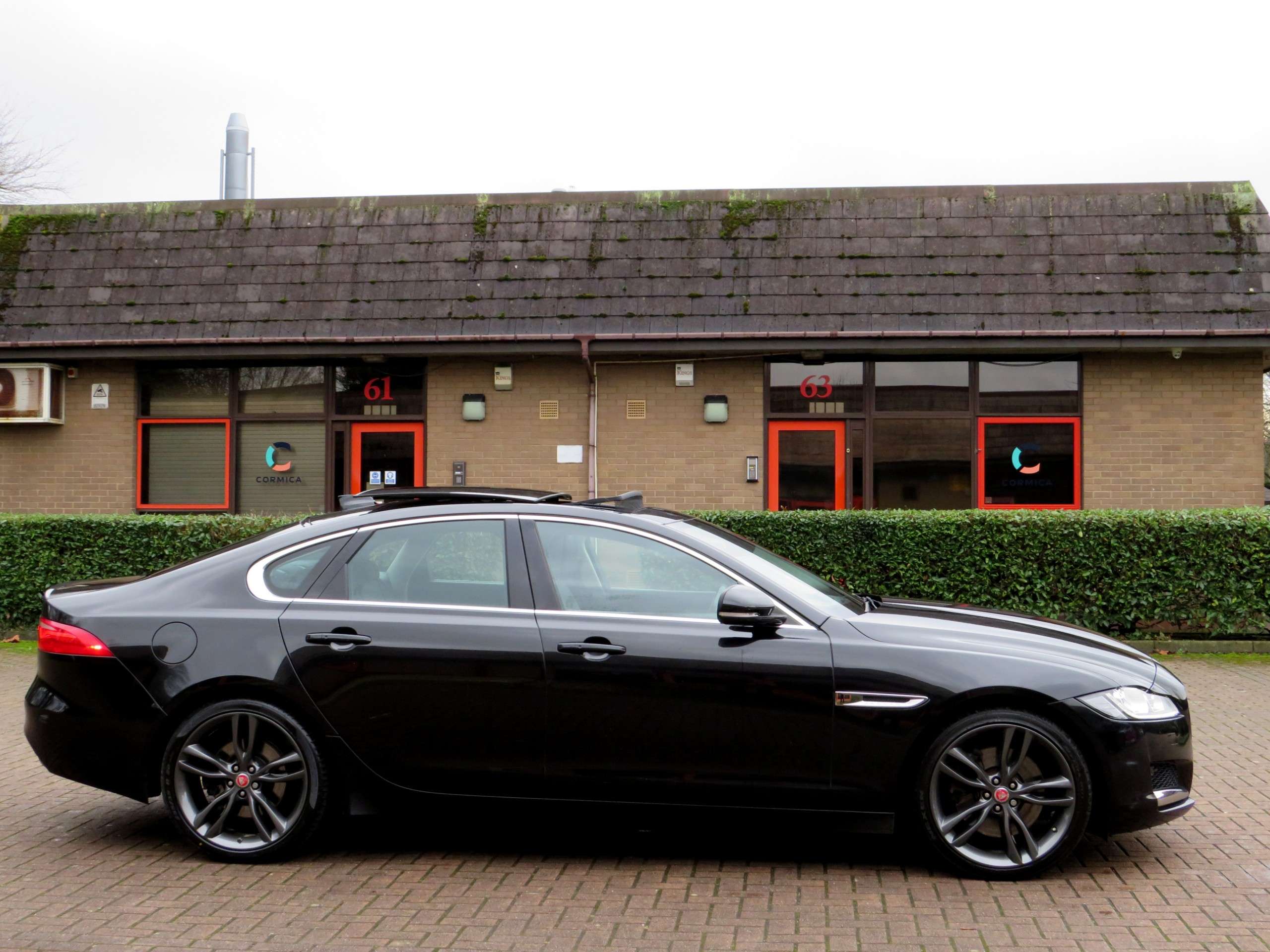 A 2017 JAGUAR XF 3.0d V6 Portfolio Saloon 4dr Diesel Auto Euro 6 (s/s) (300 ps) A 2017 JAGUAR XF 3.0d V6 Portfolio Saloon 4dr Diesel Auto Euro 6 (s/s) (300 ps)