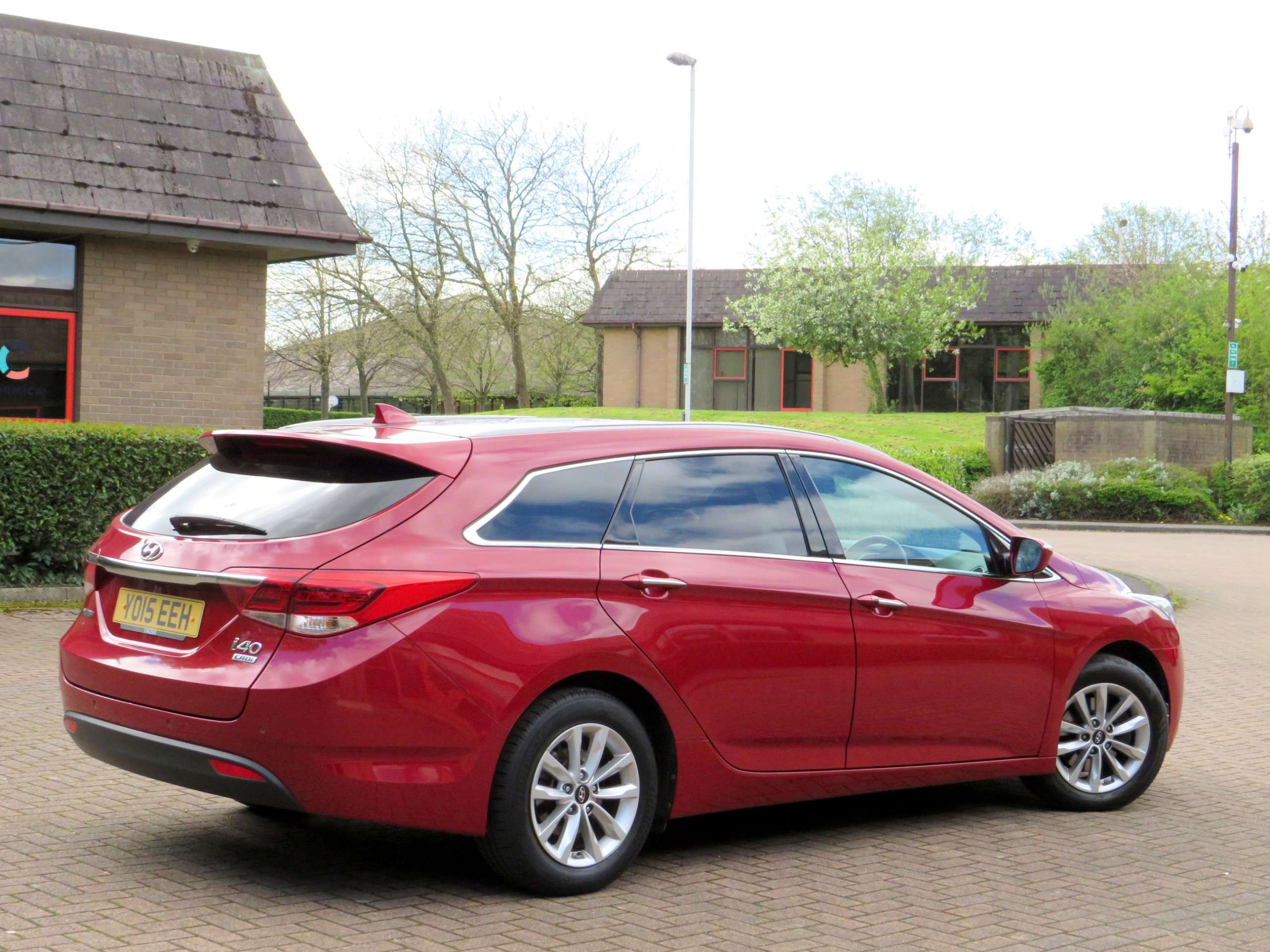 A 2015 HYUNDAI I40 1.7 CRDi Blue Drive SE Nav Business Tourer 5dr Diesel Manual Euro 6 (s/s) (115 ps) A 2015 HYUNDAI I40 1.7 CRDi Blue Drive SE Nav Business Tourer 5dr Diesel Manual Euro 6 (s/s) (115 ps)