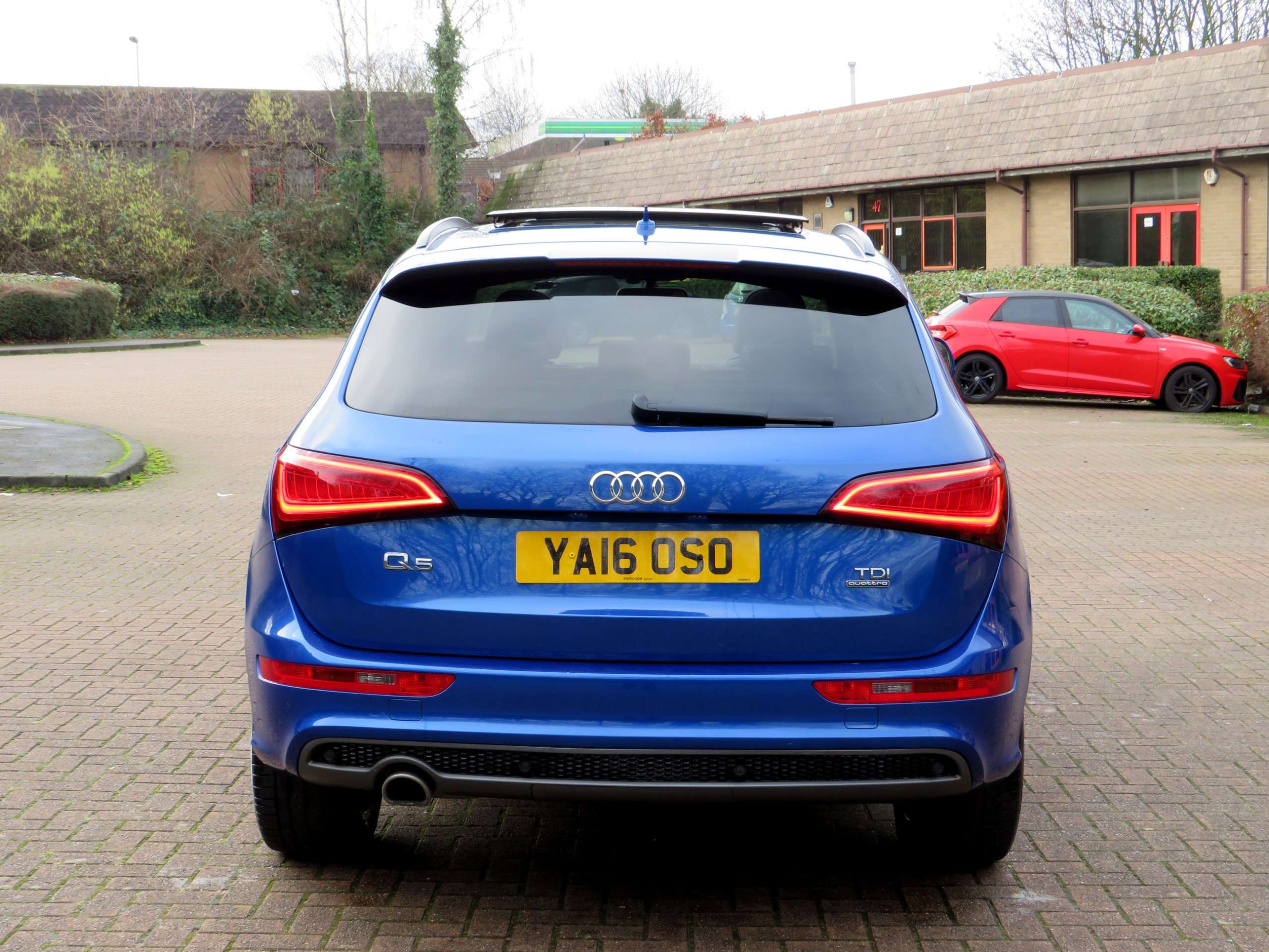 A 2016 AUDI Q5 2.0 TDI S line Plus SUV 5dr Diesel S Tronic quattro Euro 6 (s/s) (190 ps) A 2016 AUDI Q5 2.0 TDI S line Plus SUV 5dr Diesel S Tronic quattro Euro 6 (s/s) (190 ps)