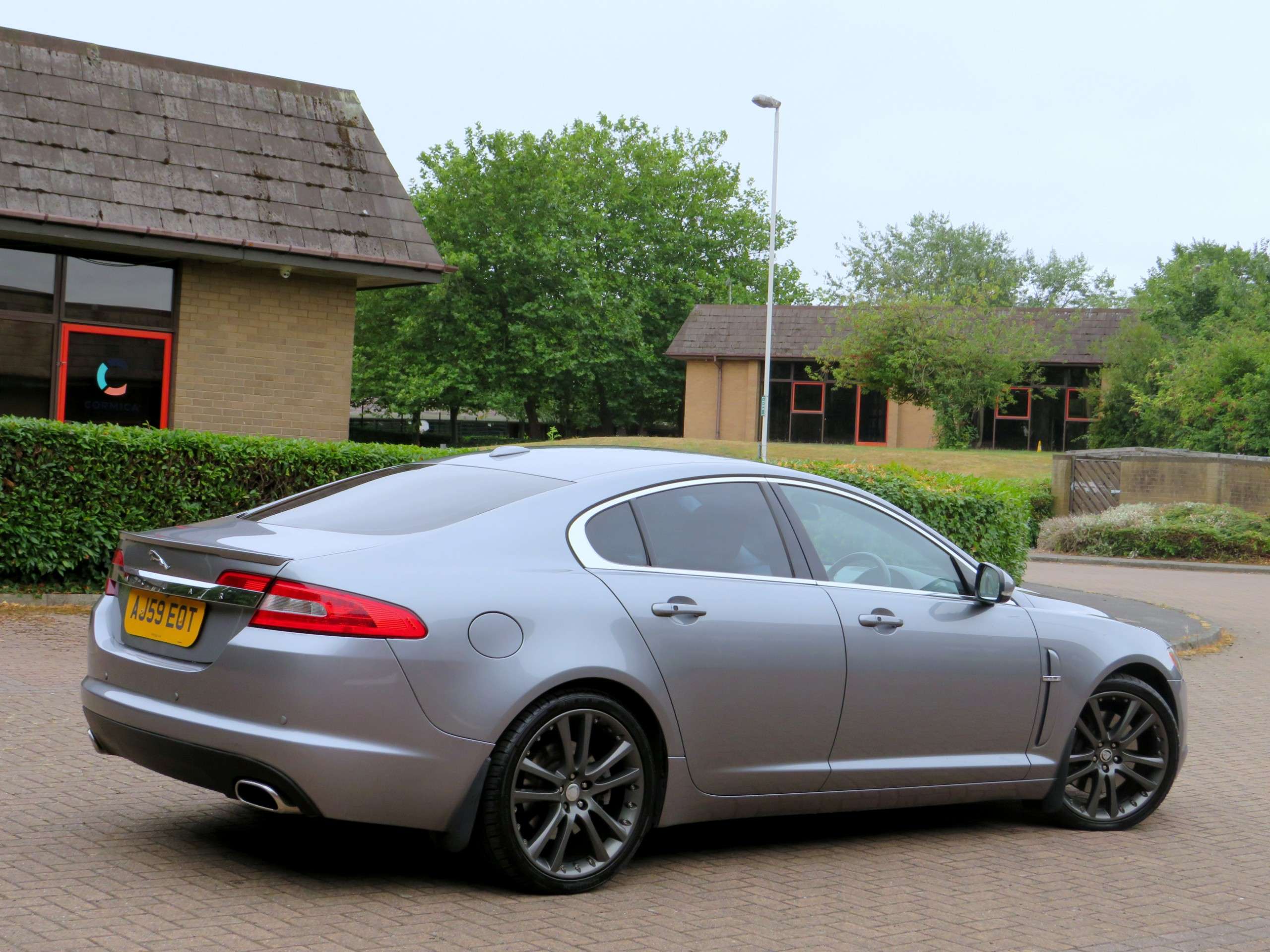 A 2009 JAGUAR XF 3.0d S V6 Premium Luxury Saloon 4dr Diesel Auto Euro 5 (275 ps) A 2009 JAGUAR XF 3.0d S V6 Premium Luxury Saloon 4dr Diesel Auto Euro 5 (275 ps)