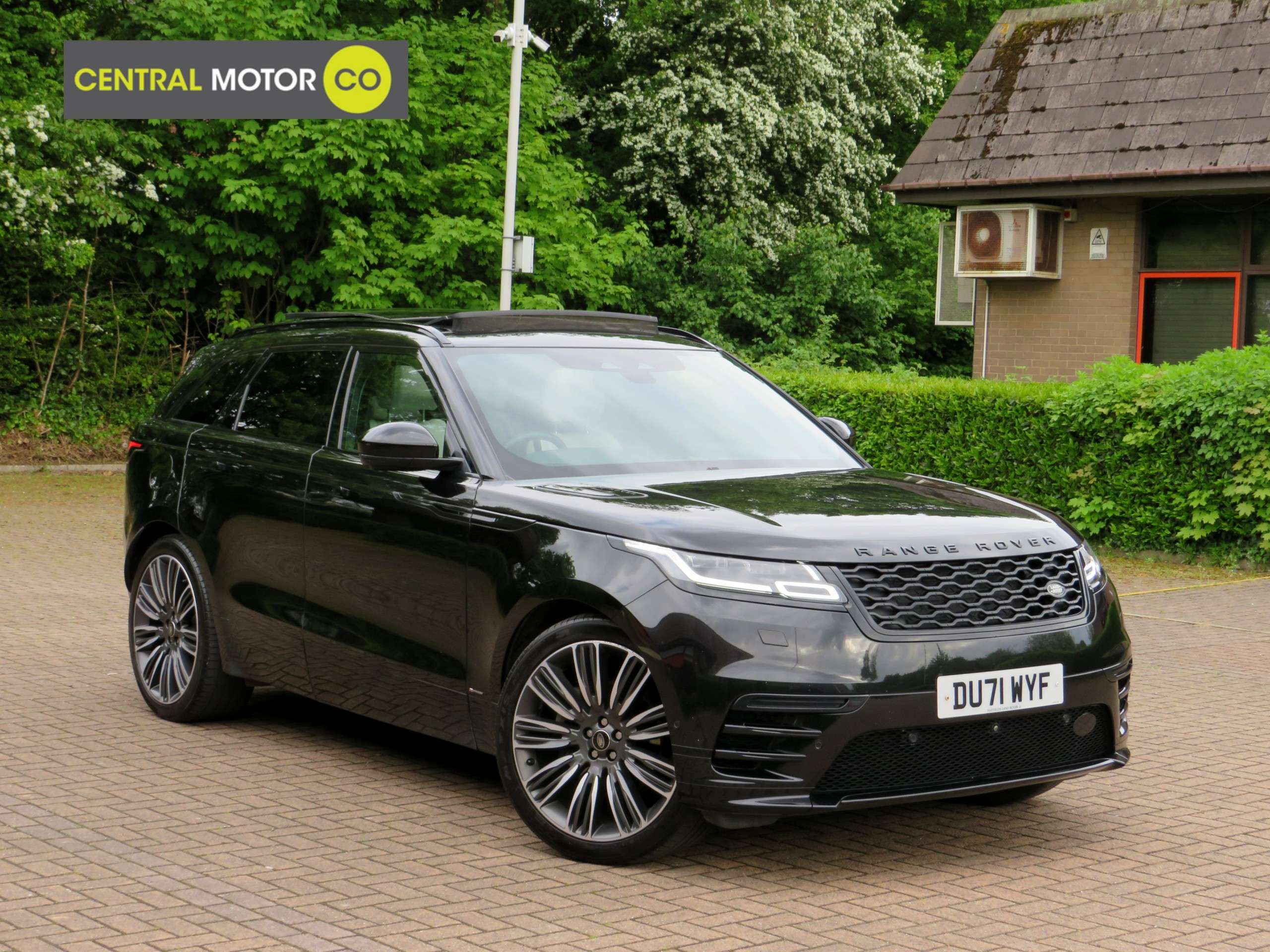 A 2021 LAND ROVER RANGE ROVER VELAR 2.0 D200 MHEV R-Dynamic SE SUV 5dr Diesel Auto 4WD Euro 6 (s/s) (204 ps) A 2021 LAND ROVER RANGE ROVER VELAR 2.0 D200 MHEV R-Dynamic SE SUV 5dr Diesel Auto 4WD Euro 6 (s/s) (204 ps)