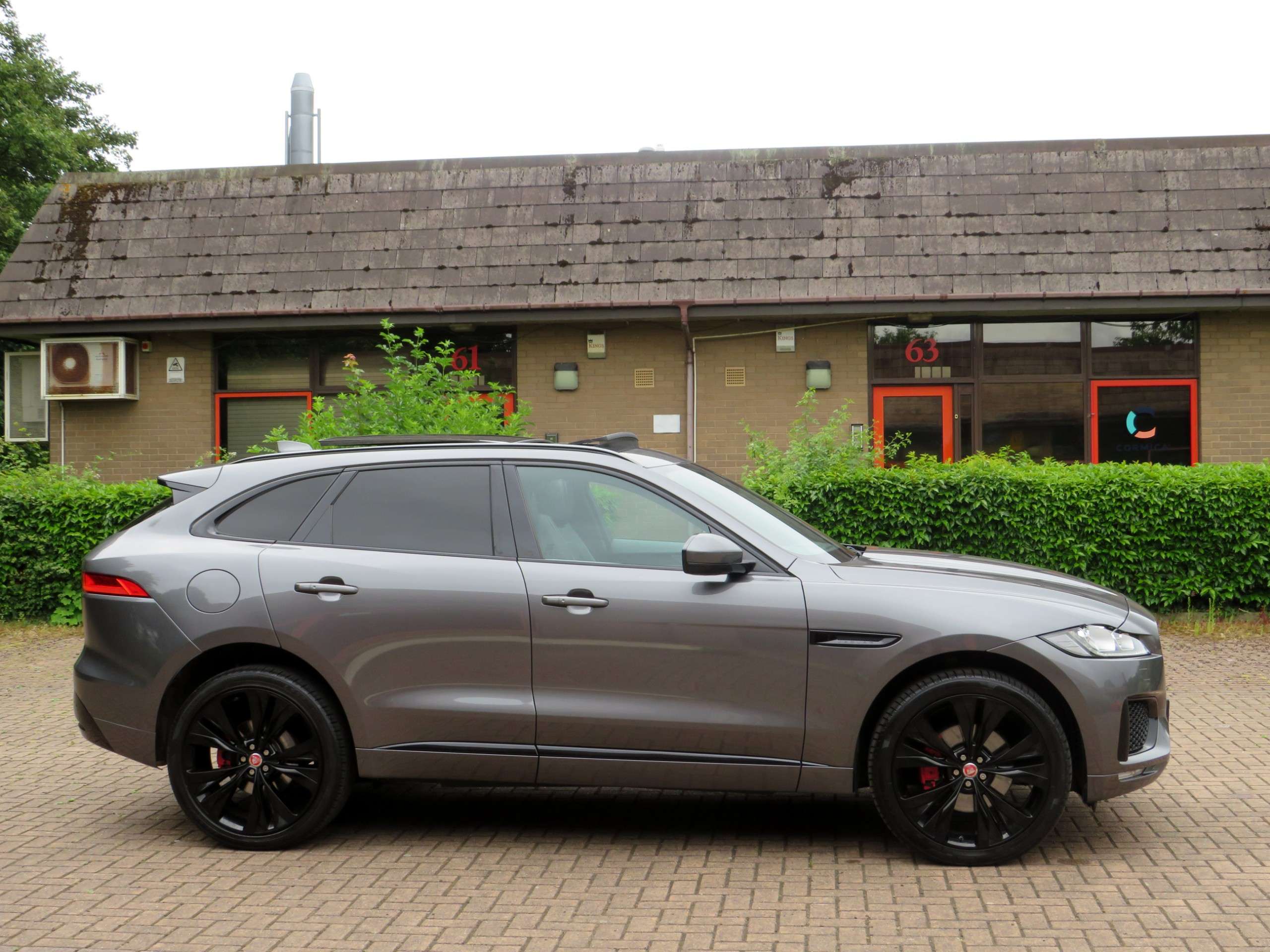 A 2018 JAGUAR F-PACE 3.0 D300 V6 S SUV 5dr Diesel Auto AWD Euro 6 (s/s) (300 ps) A 2018 JAGUAR F-PACE 3.0 D300 V6 S SUV 5dr Diesel Auto AWD Euro 6 (s/s) (300 ps)