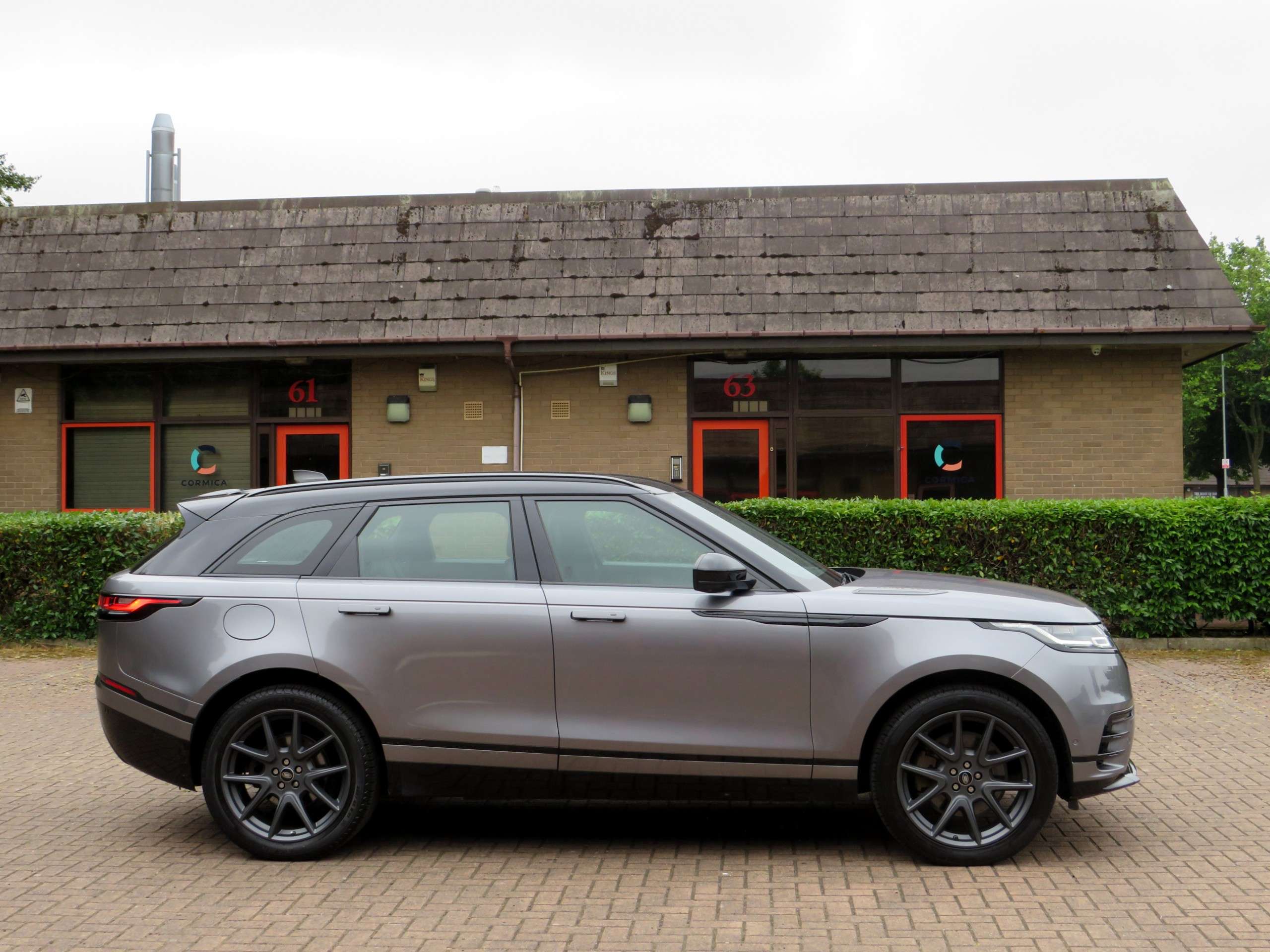 A 2021 LAND ROVER RANGE ROVER VELAR 3.0 D300 MHEV R-Dynamic SE SUV 5dr Diesel Auto 4WD Euro 6 (s/s) (300 ps) A 2021 LAND ROVER RANGE ROVER VELAR 3.0 D300 MHEV R-Dynamic SE SUV 5dr Diesel Auto 4WD Euro 6 (s/s) (300 ps)