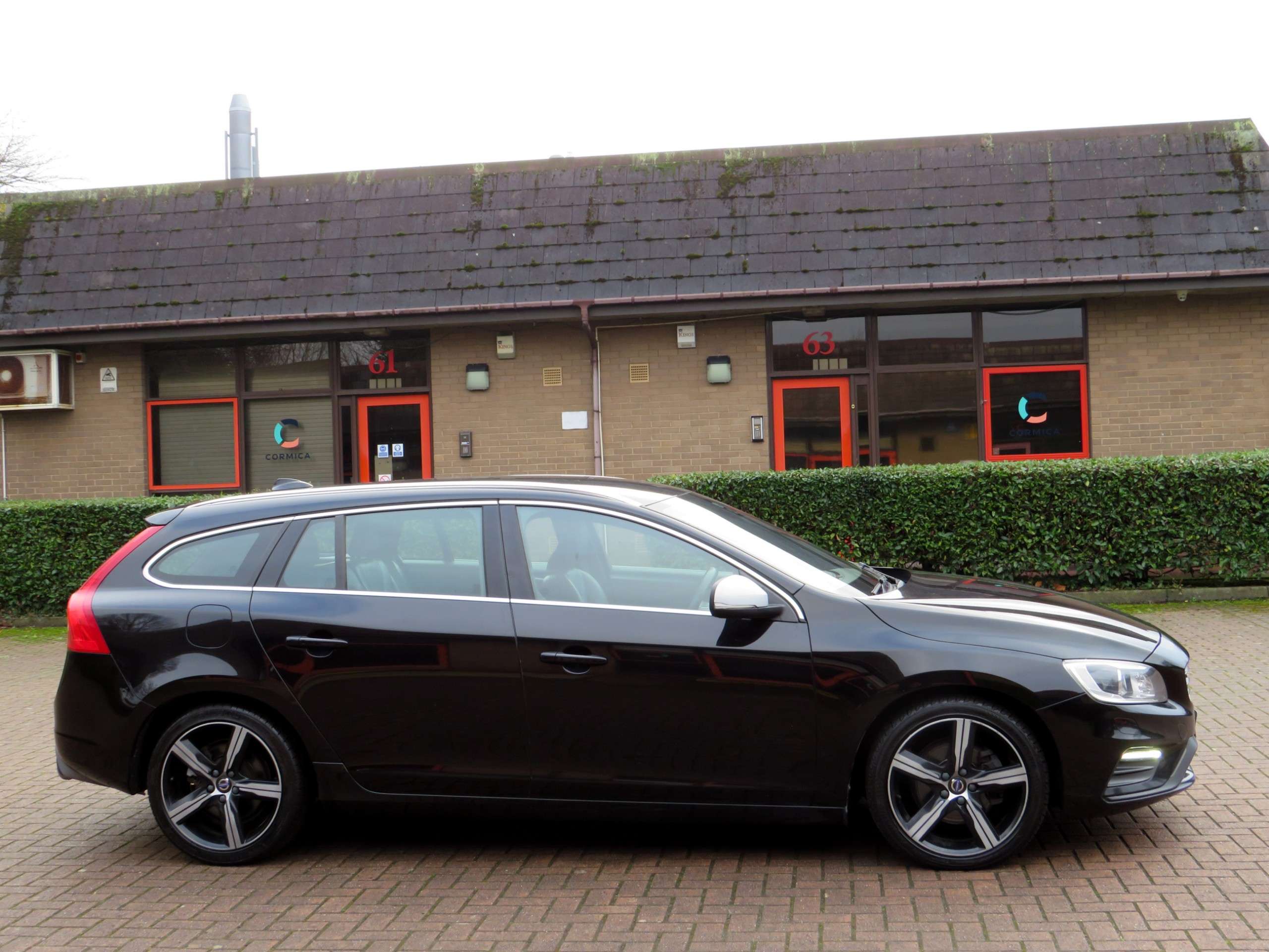 A 2018 VOLVO V60 2.0 D4 R-Design Lux Nav Estate 5dr Diesel Auto Euro 6 (s/s) (190 ps) A 2018 VOLVO V60 2.0 D4 R-Design Lux Nav Estate 5dr Diesel Auto Euro 6 (s/s) (190 ps)
